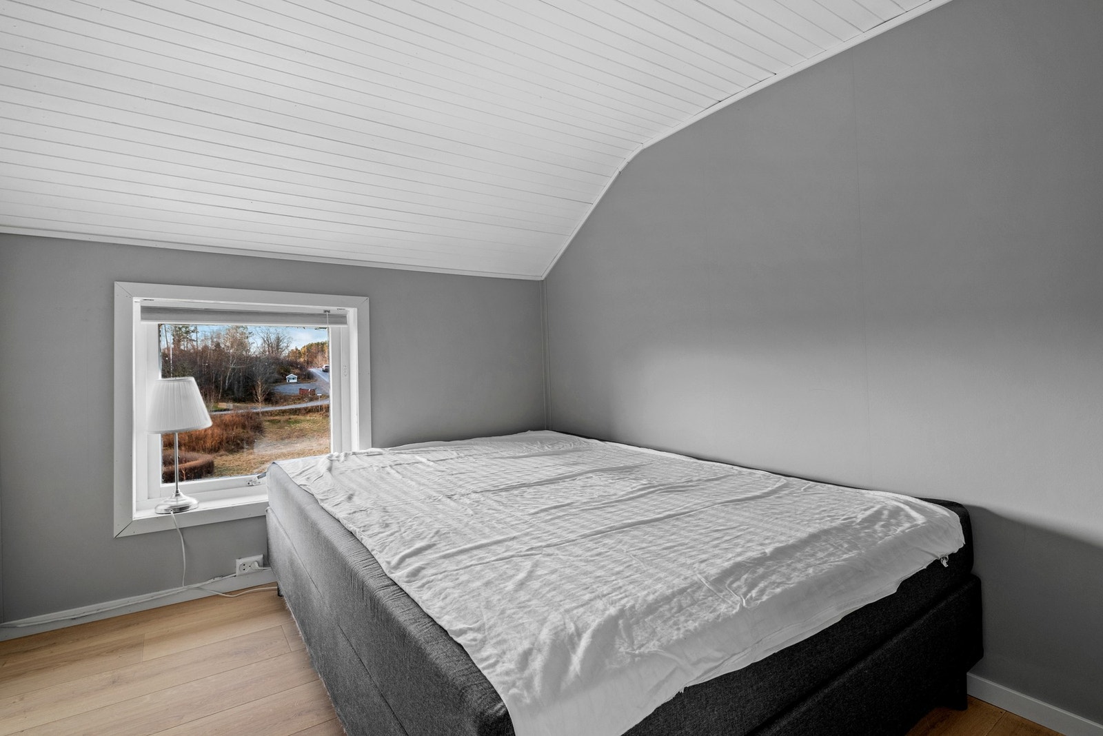 Fire soverom ligger sammen i loftsetasjen, meget praktisk hvis man har små barn. Galleribilde