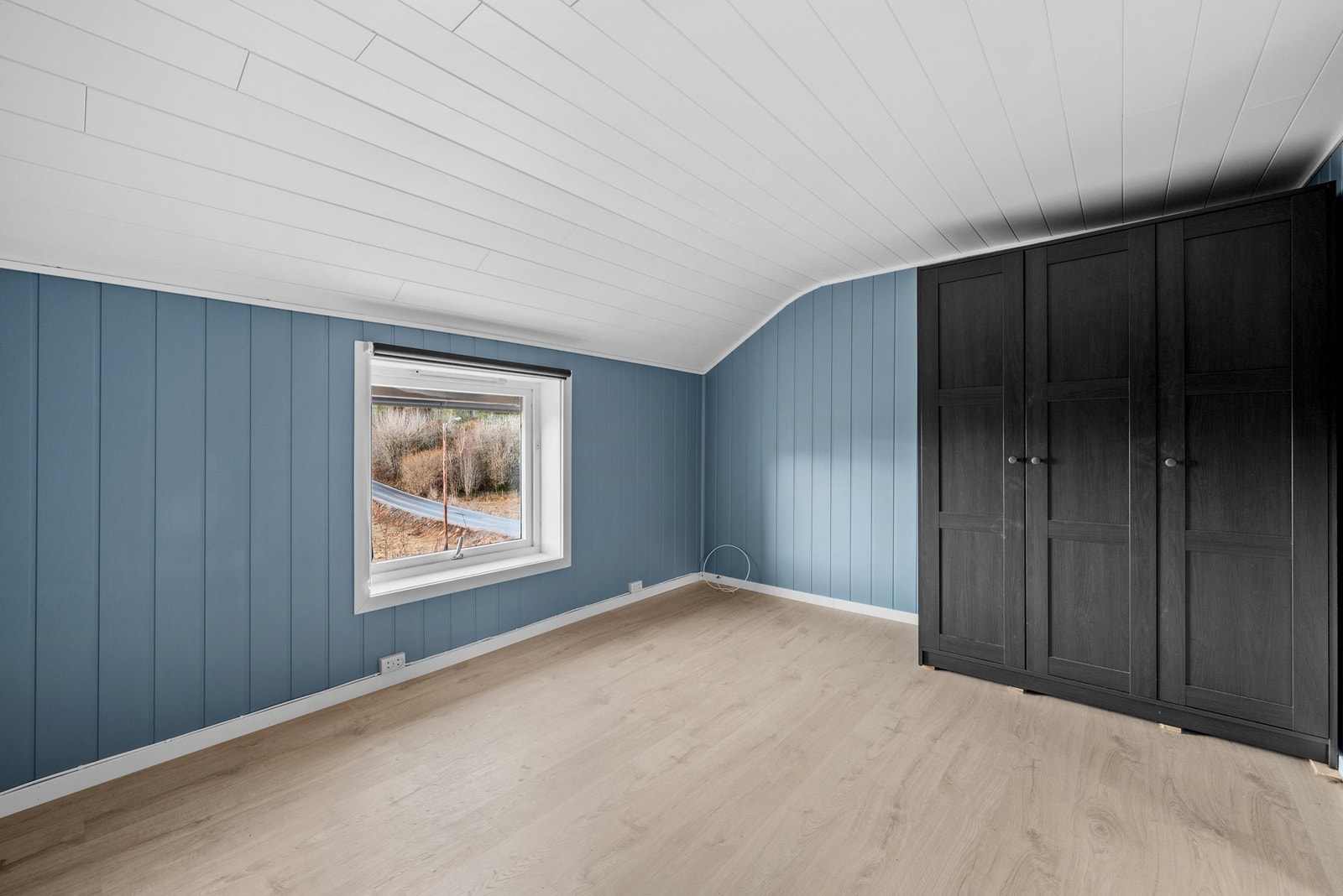 Tre av soverommene er oppgradert med nye panelplater og nytt Pergo laminatgulv i 1-stavs utførelse. Galleribilde