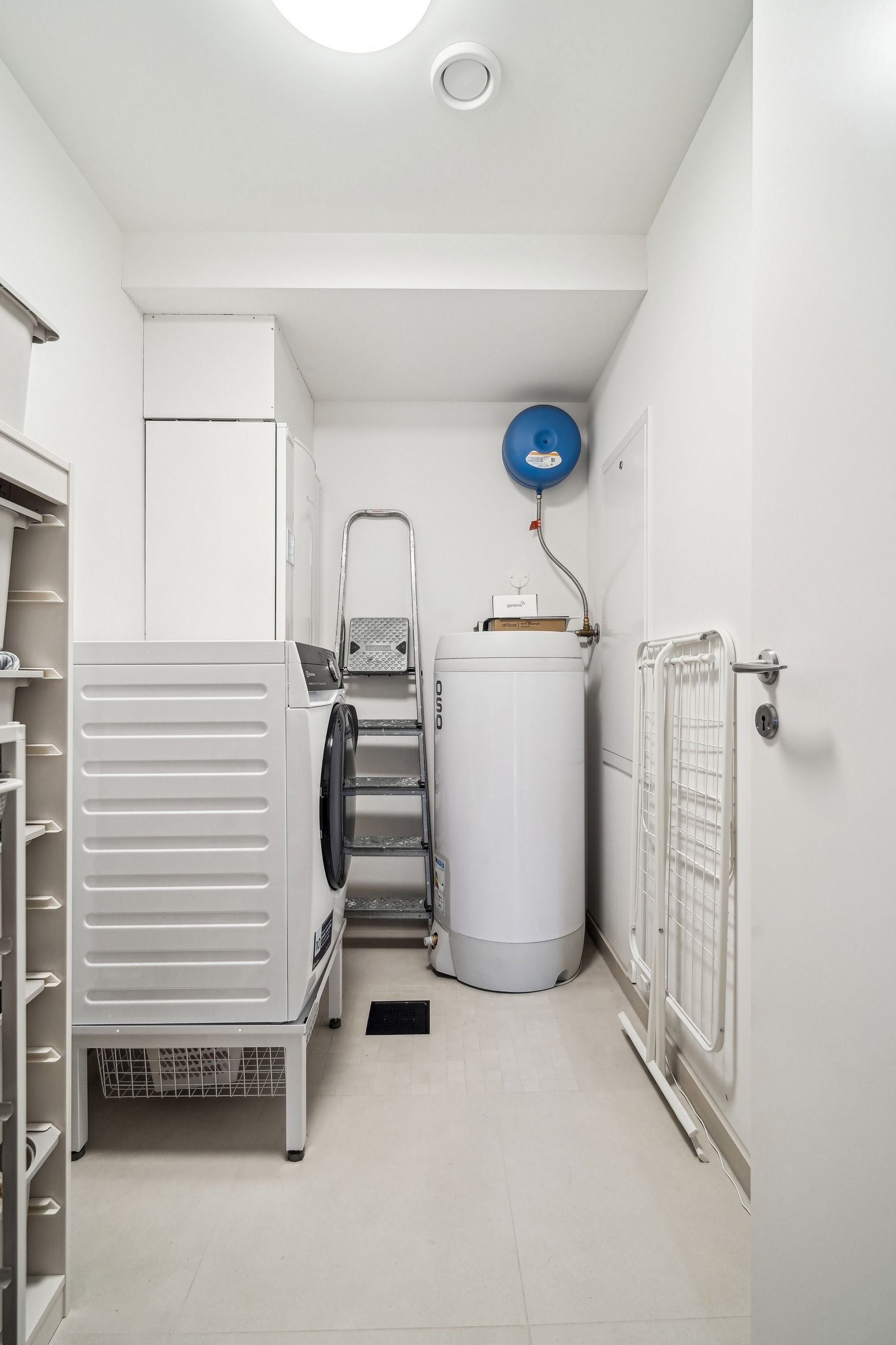 Vaskerom/teknisk rom. Det er god plass til å sette opp en innredning i dette rommet. Galleribilde