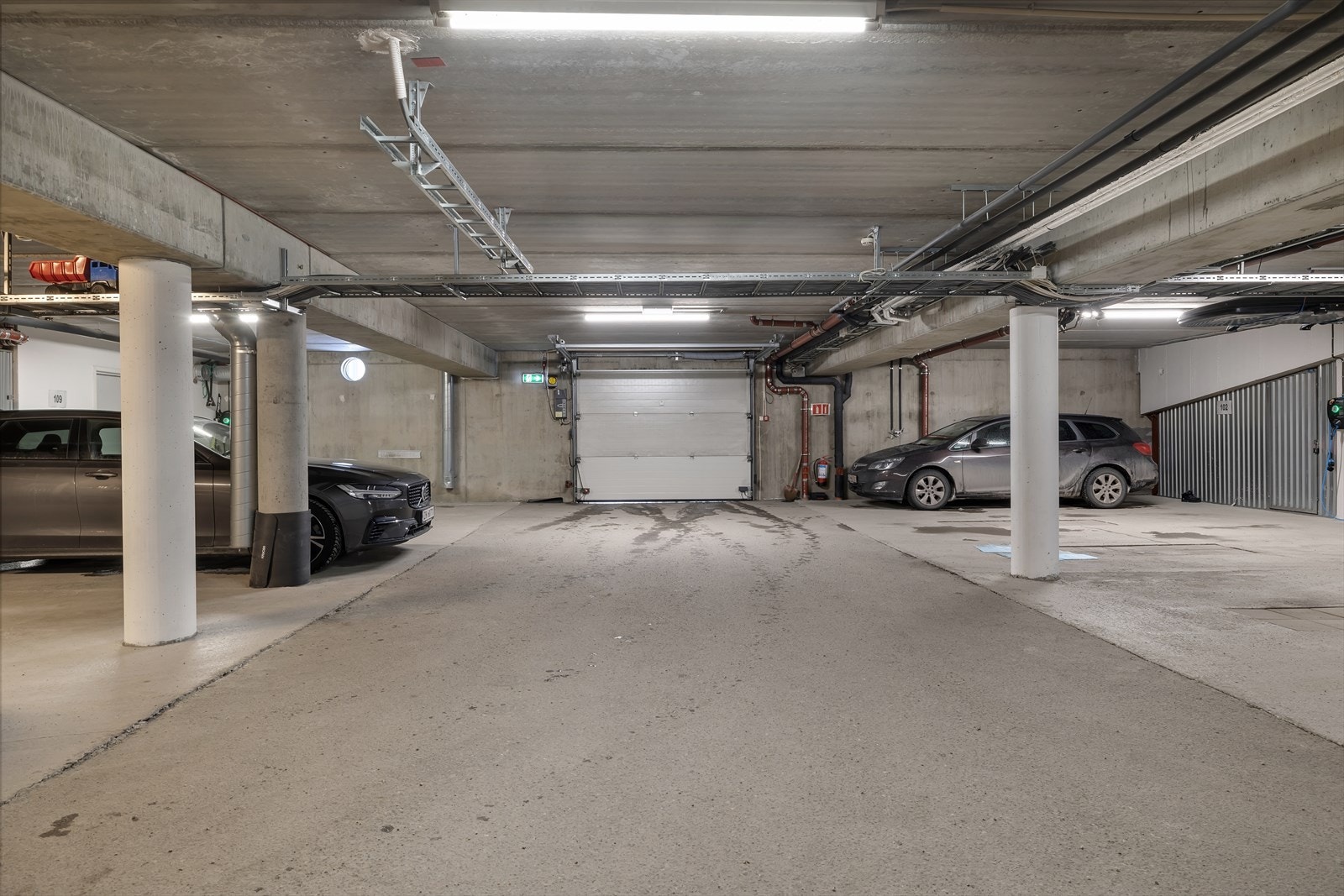 Fast parkeringsplass i felles garasjeanlegg Galleribilde