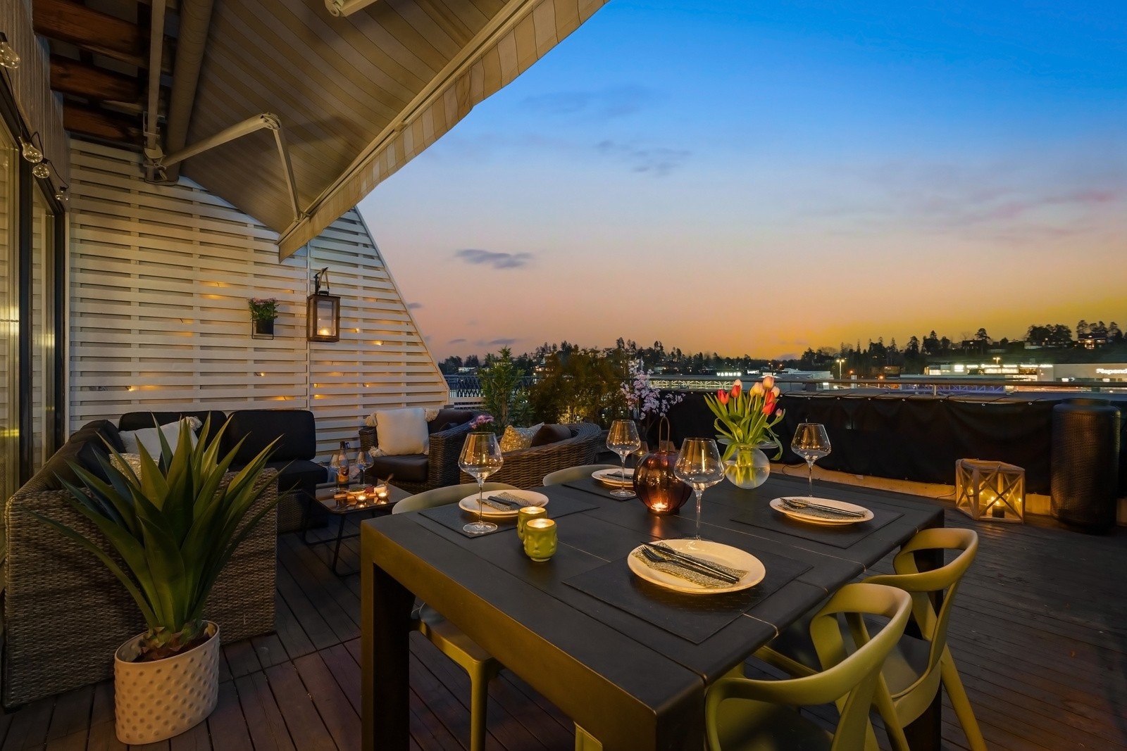 Terrassen ligger høyt og fritt uten innsyn Galleribilde