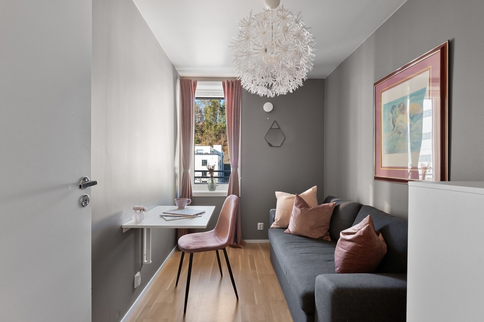 Soverom nummer to egner seg godt som barnerom, gjesterom eller kontor Galleribilde