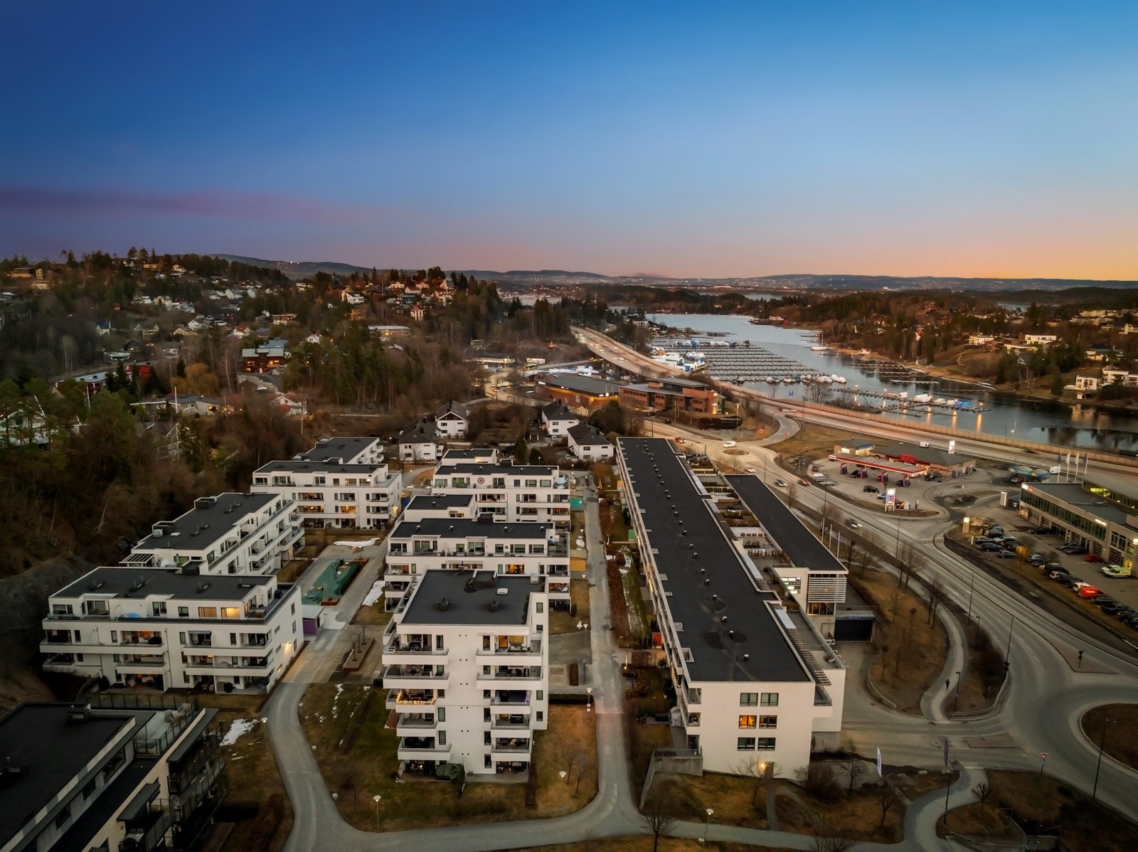 Den sentrale beliggenheten på Slependen gir umiddelbar nærhet til servicetilbud, kollektivtransport og flotte rekreasjonsområder Galleribilde