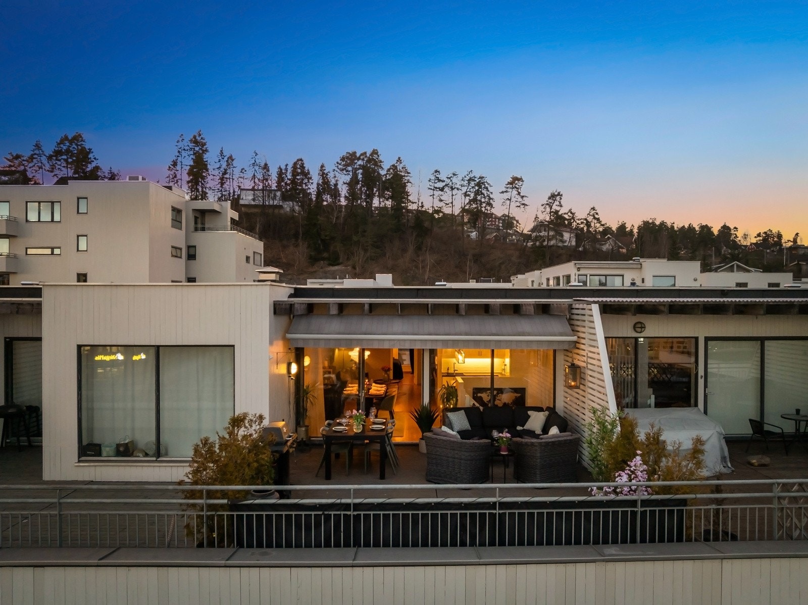 Det er både heis- og trappeadkomst til etasjeplanet Galleribilde