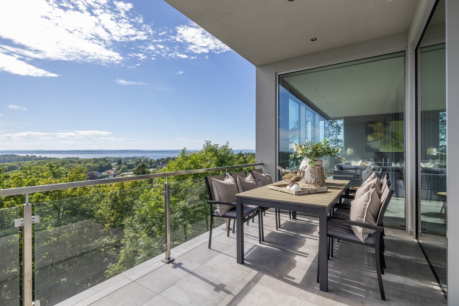 Dette er en ypperlig plass både for frokost og middag i nydelig omgivelser. Galleribilde