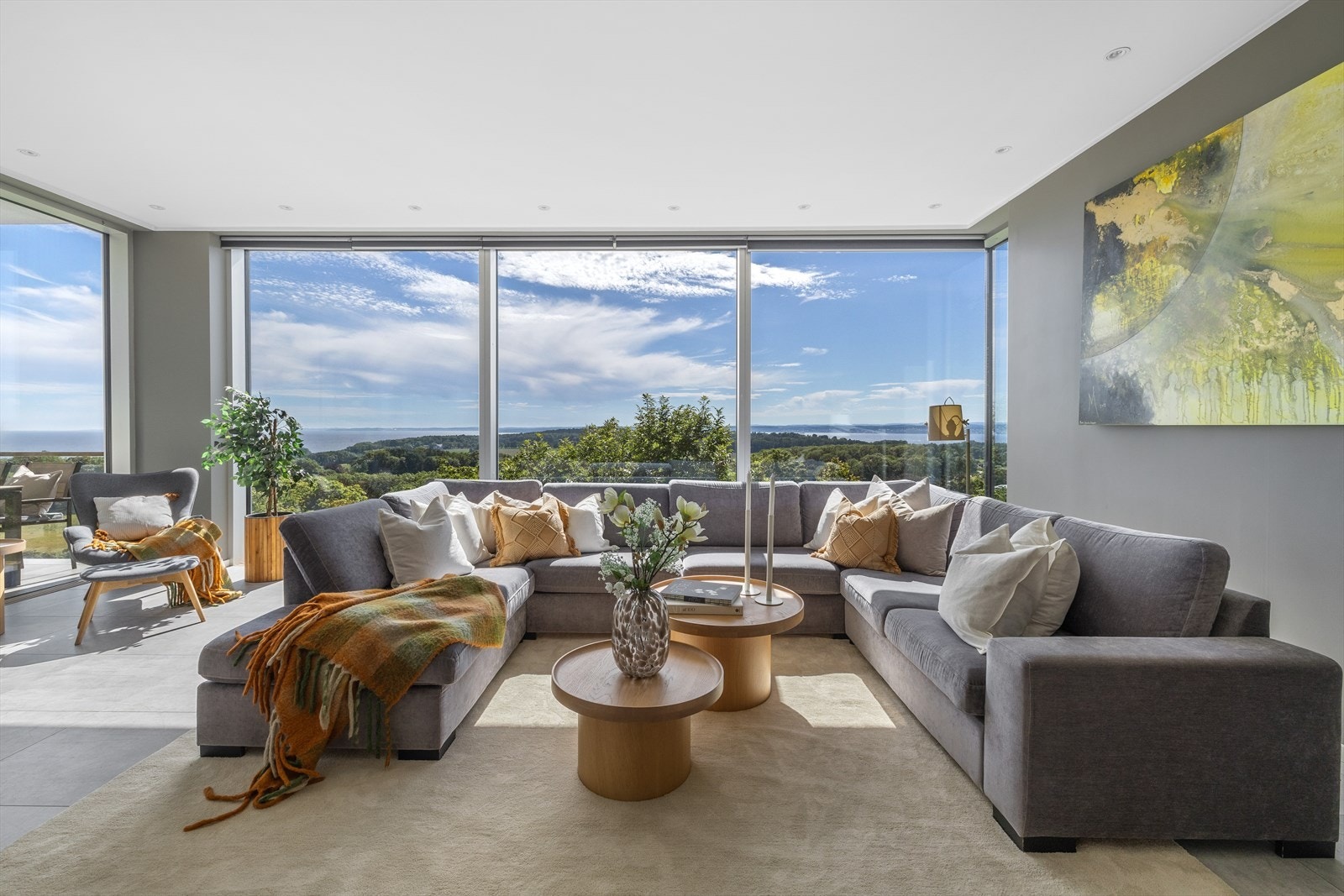 Her er det flere møbleringsmuligheter med plass for sofagruppe og lesekrok. Galleribilde