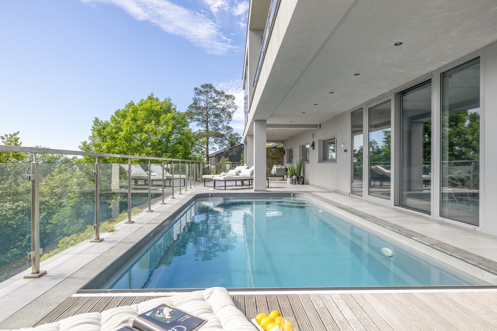 Bassenget gir den perfekte starten på sommerdagene med et forfriskende bad. Galleribilde