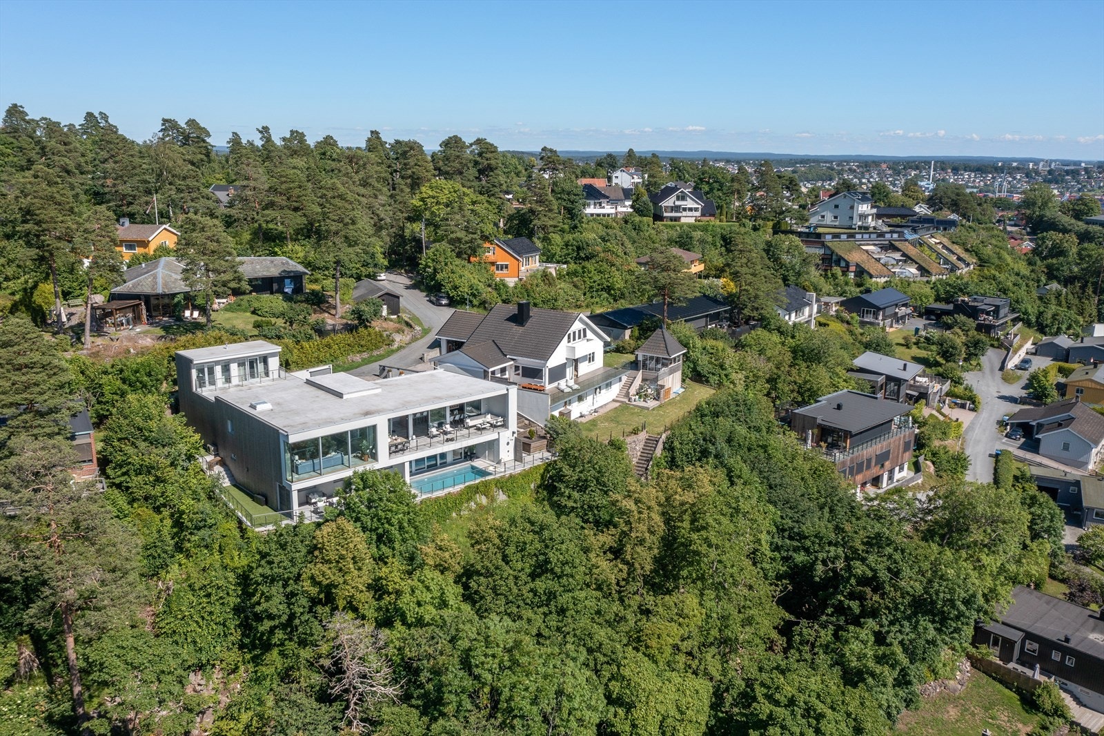 Stubben 9 ligger i høyden på Varden på vakre Jeløya, med sol hele dagen. Galleribilde