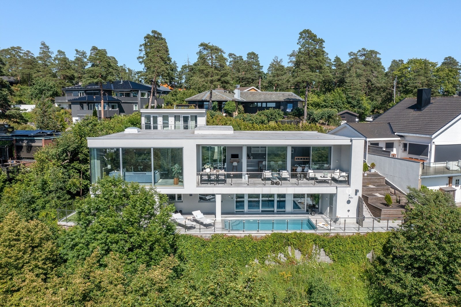 Her er en sjelden mulighet med gjennomført og funksjonell planløsning i kombinasjon med høy standard og moderne fasiliteter. Galleribilde