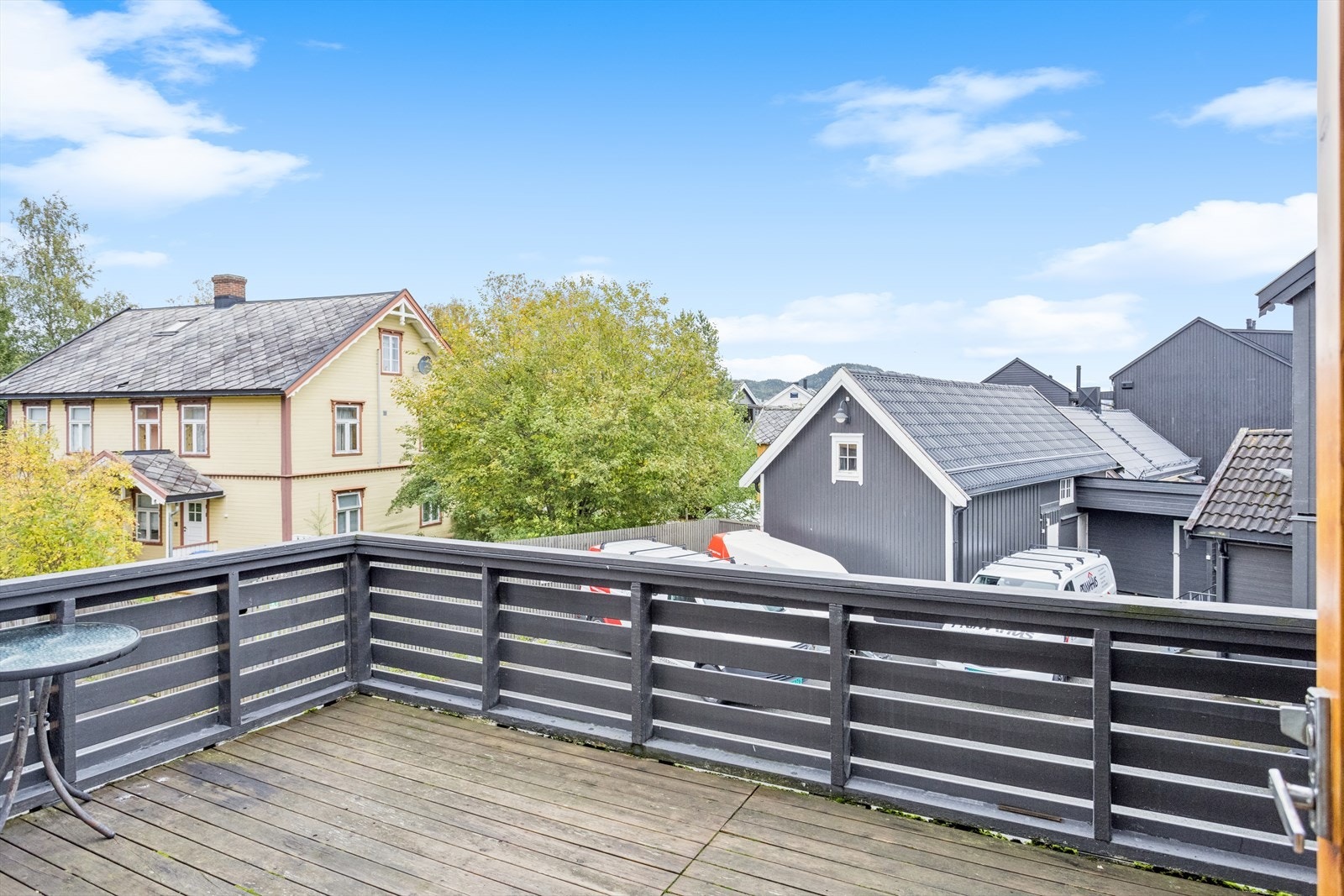 Balkongen er ca 14 m². Galleribilde