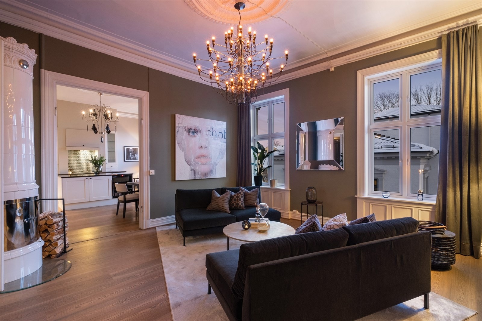 Boligen har en fantastisk romatmosfære med store og luftige rom. Galleribilde