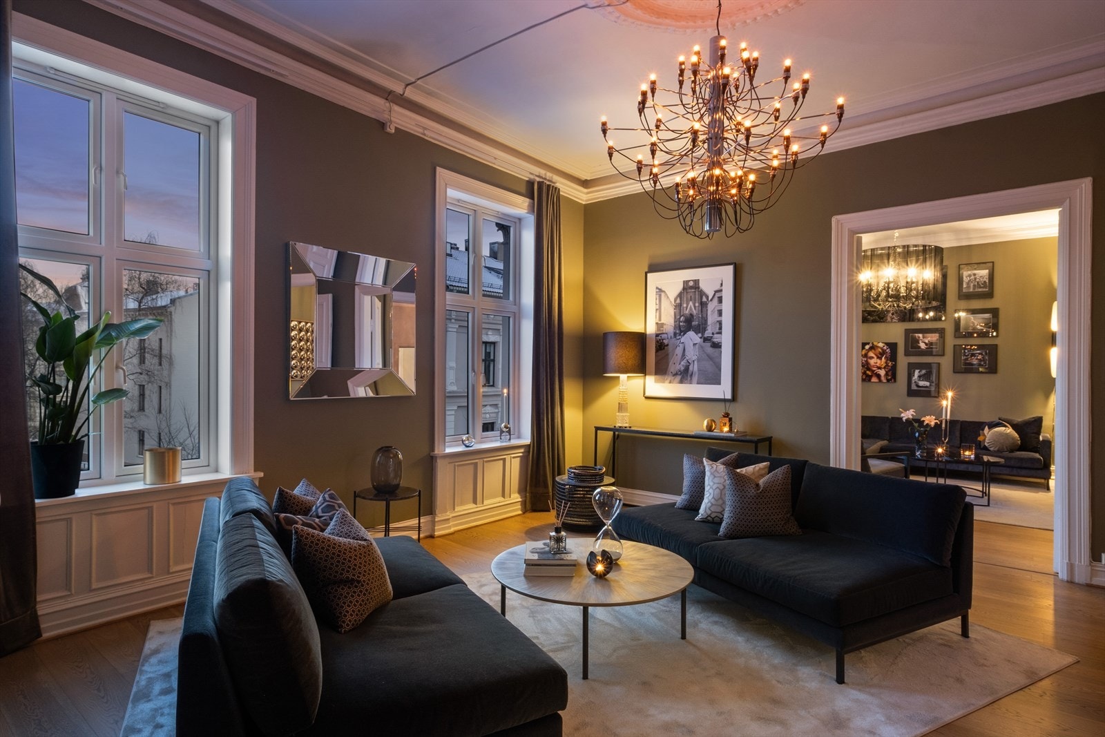 Leiligheten og bygården ble renovert i 2012 og holder høy standard. Sameiet har ingen felles lån. Galleribilde