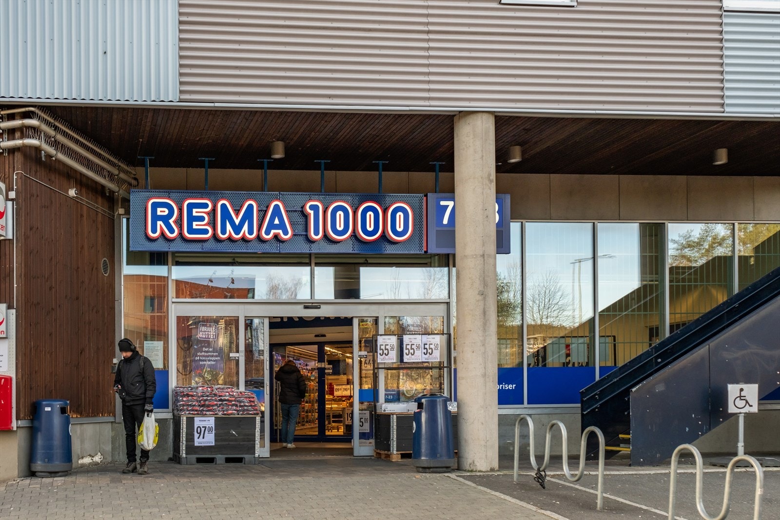 Du har umiddelbar nærhet til et stort utvalg dagligvarebutikker, spisesteder og tjenester. Galleribilde