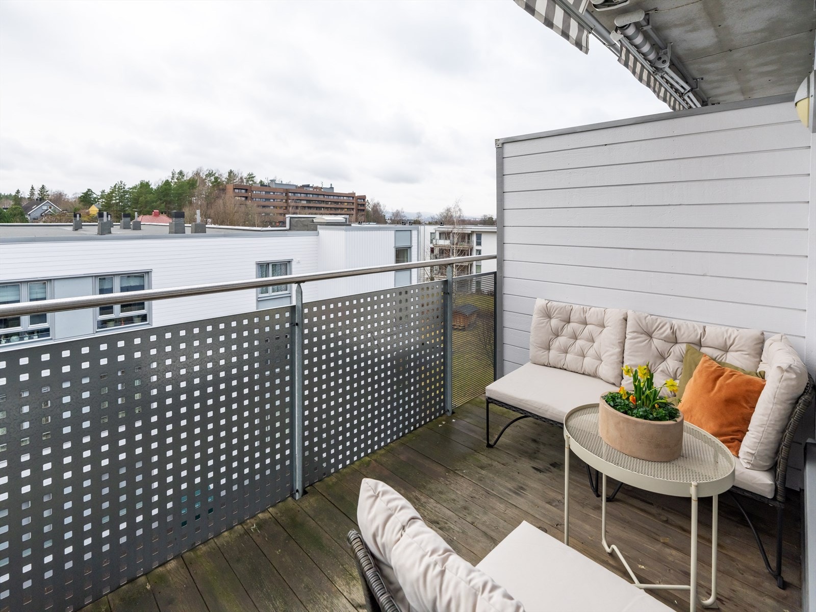 Det er god plass til å møblere med utemøbler. Galleribilde