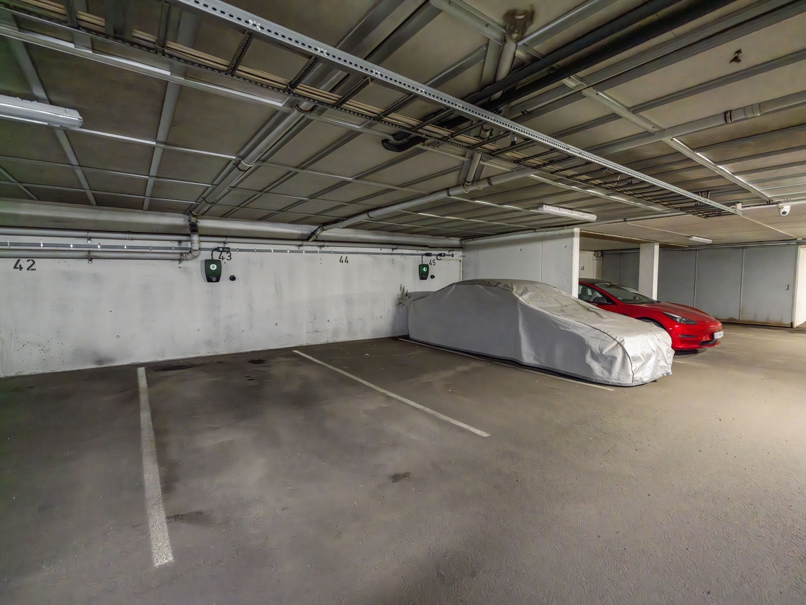 Leiligheten disponerer en egen parkeringsplass i garasjeanlegget. Galleribilde