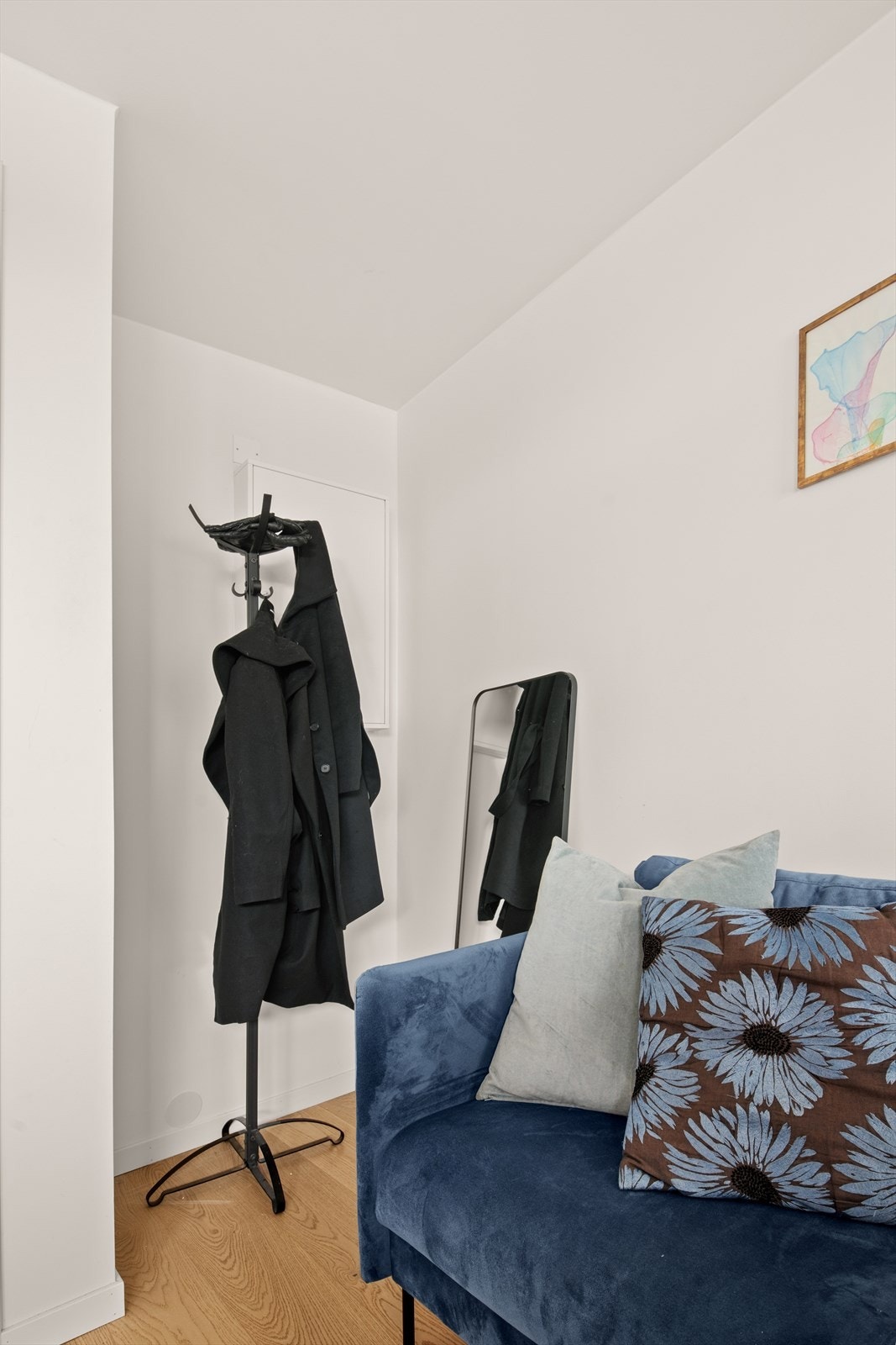 Praktisk krok for yttertøy alternativt garderobe Galleribilde