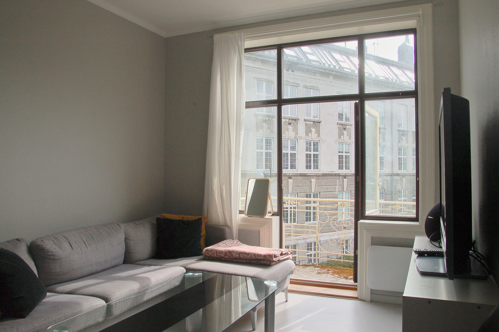 Store vinduer gir en god romfølelse Galleribilde