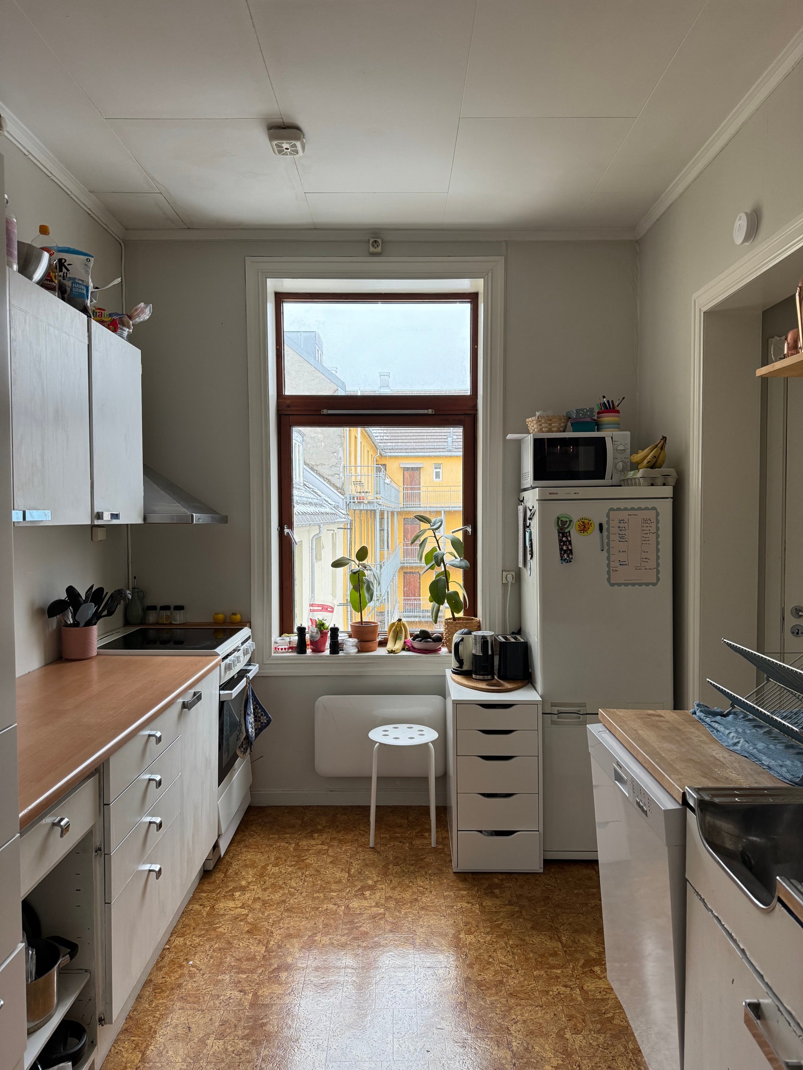 Kjøkken med oppvaskmaskin Galleribilde