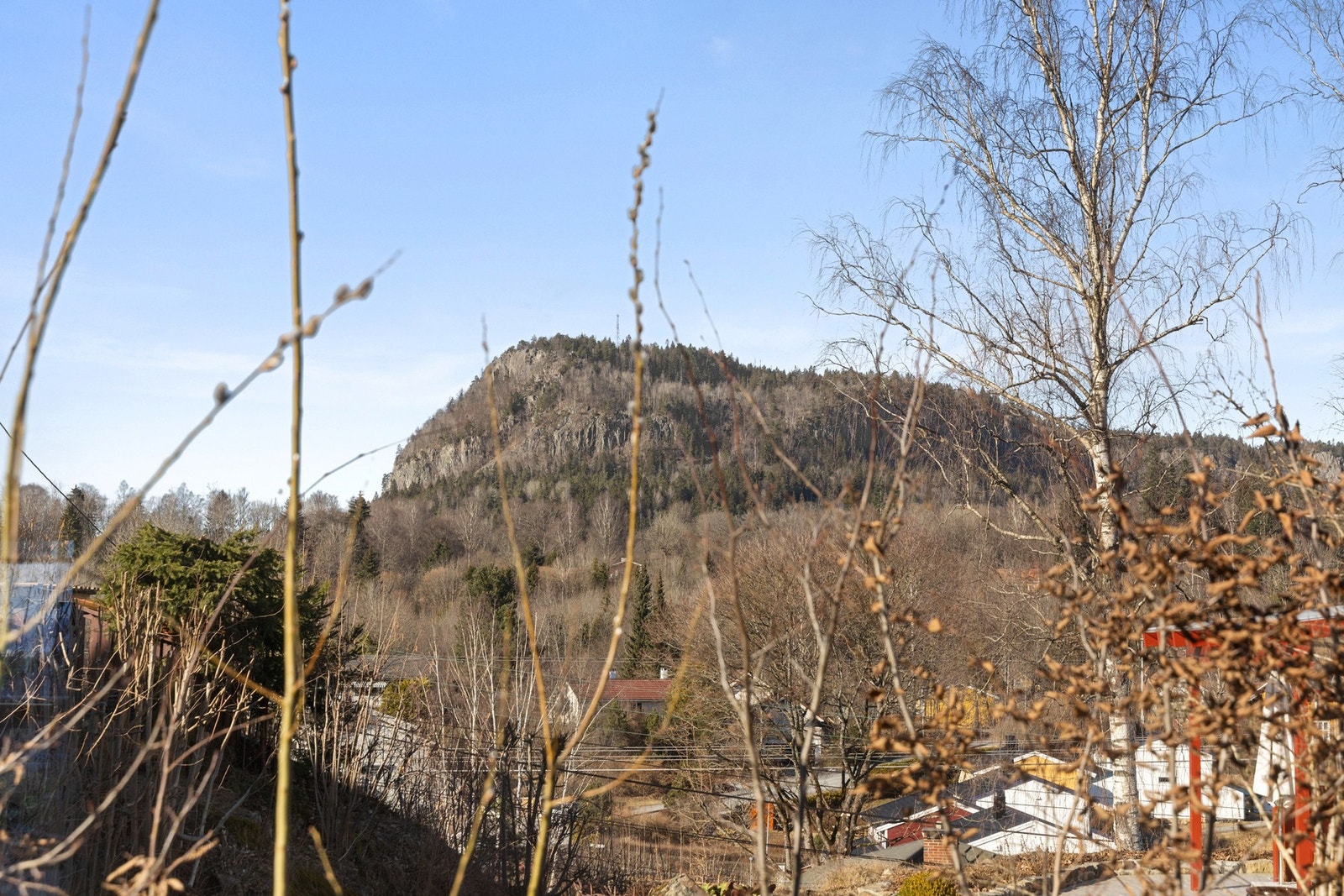 Fra flere av rommene i boligen har du fantastisk utsikt. Galleribilde