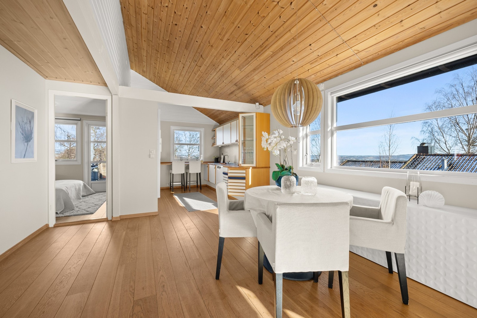 Her er det god plass til en spisestuedel. Galleribilde