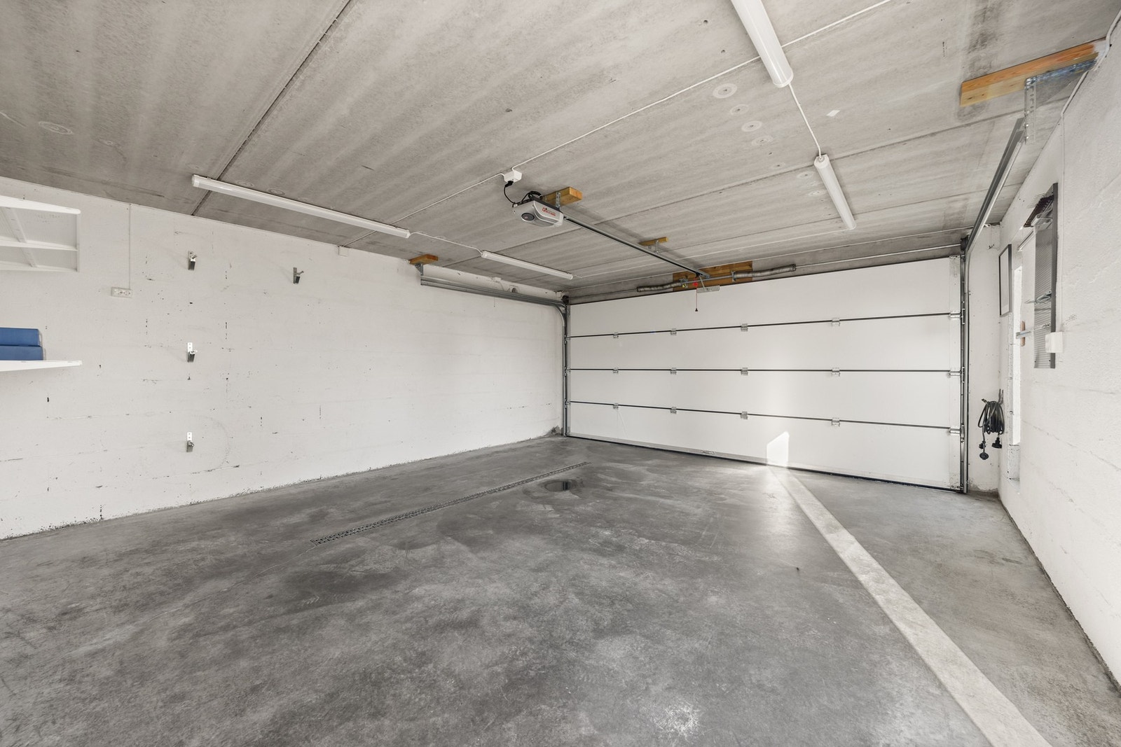 Garasjen har også elbillader. Galleribilde