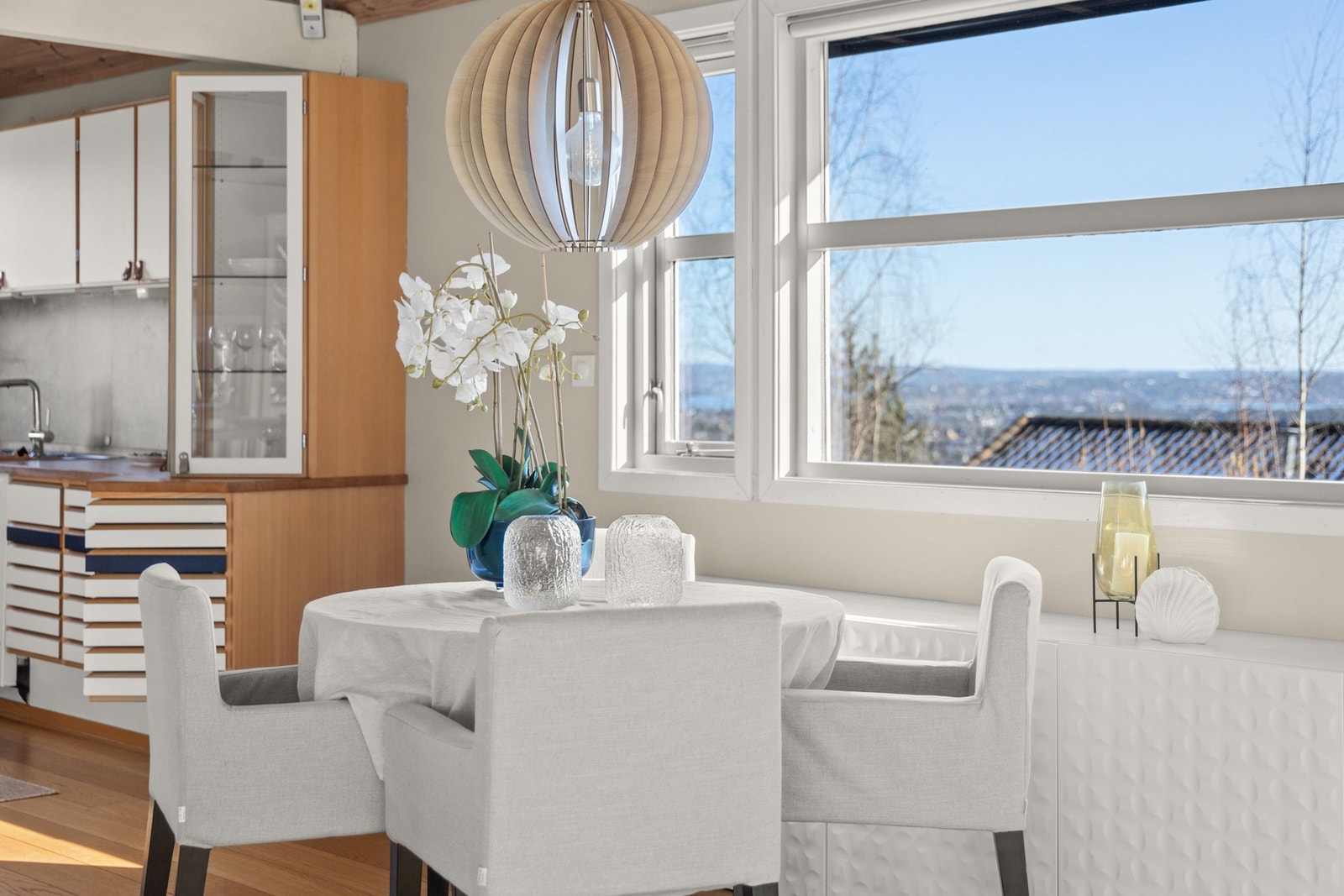Her kan du nyte middager med utsikt i bakgrunnen. Galleribilde