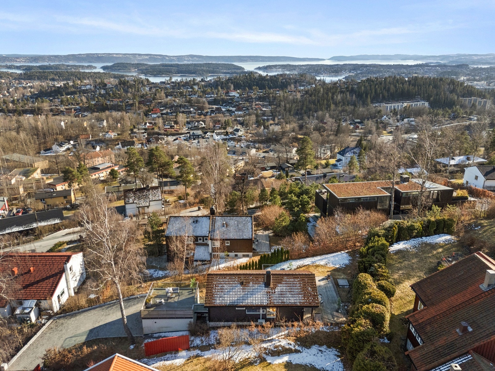 Fra boligen er det kort avstand til skoler (Evje barneskole, Gjettum ungdomskole og Valler videregående skole). Galleribilde