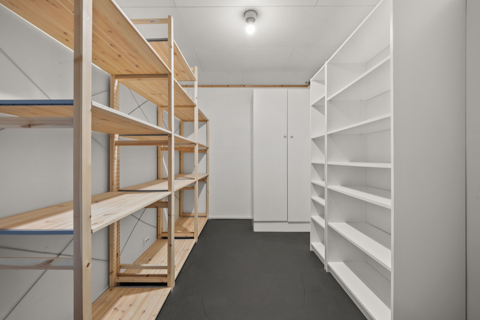 Det er også gode oppbevaringsmuligheter i bod. Galleribilde