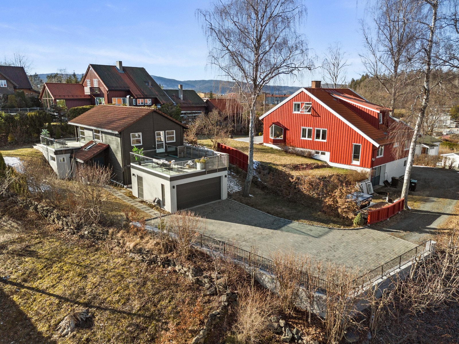 Her bor man i trygge og barnevennlige omgivelser med nærhet til et utvalg av fritidsaktiviteter, offentlig kommunikasjon og en rekke forretninger- og servicetilbud. Galleribilde
