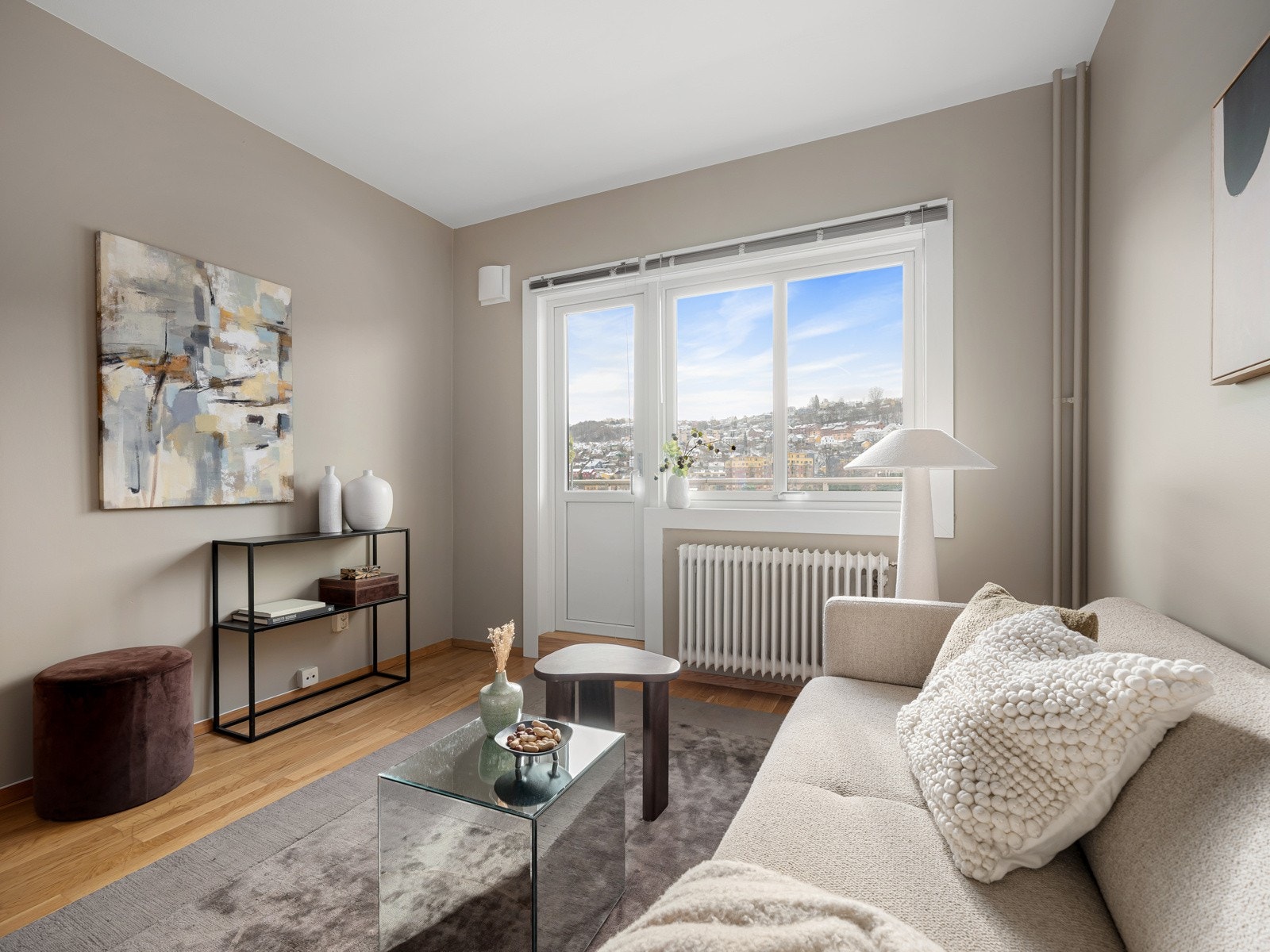 Varmtvann, fyring og TV/internett er inkludert i felleskostnadene. Galleribilde