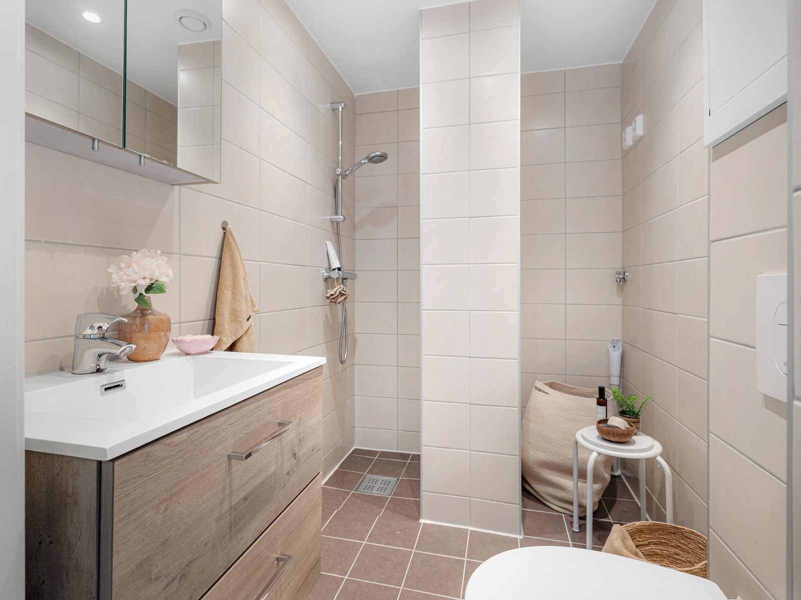 Pent, flislagt baderom fra 2022, oppusset i regi av sameiet. Galleribilde