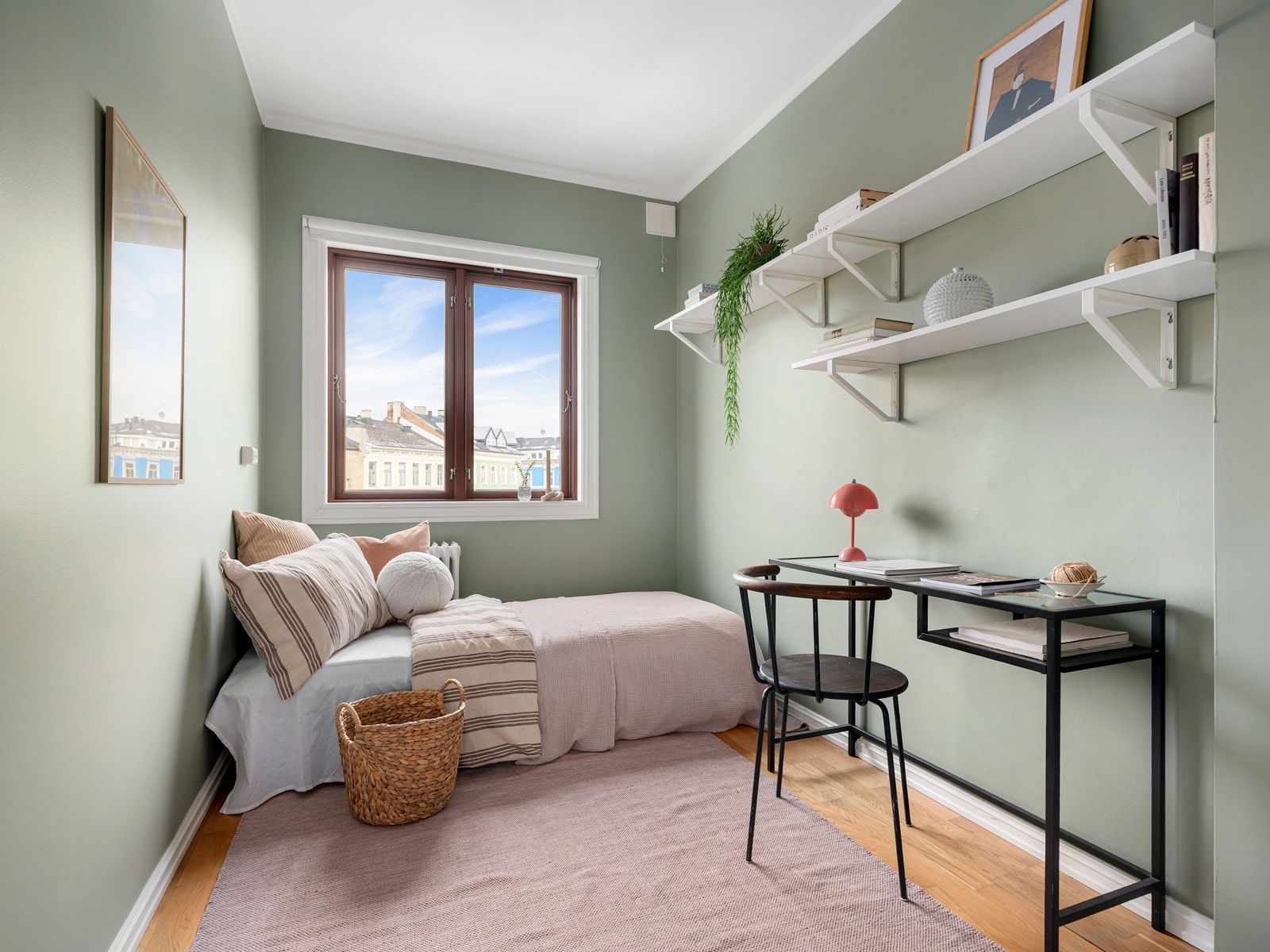 Med to soverom egner det ené seg godt for barnerom, gjesterom eller kontor. Galleribilde