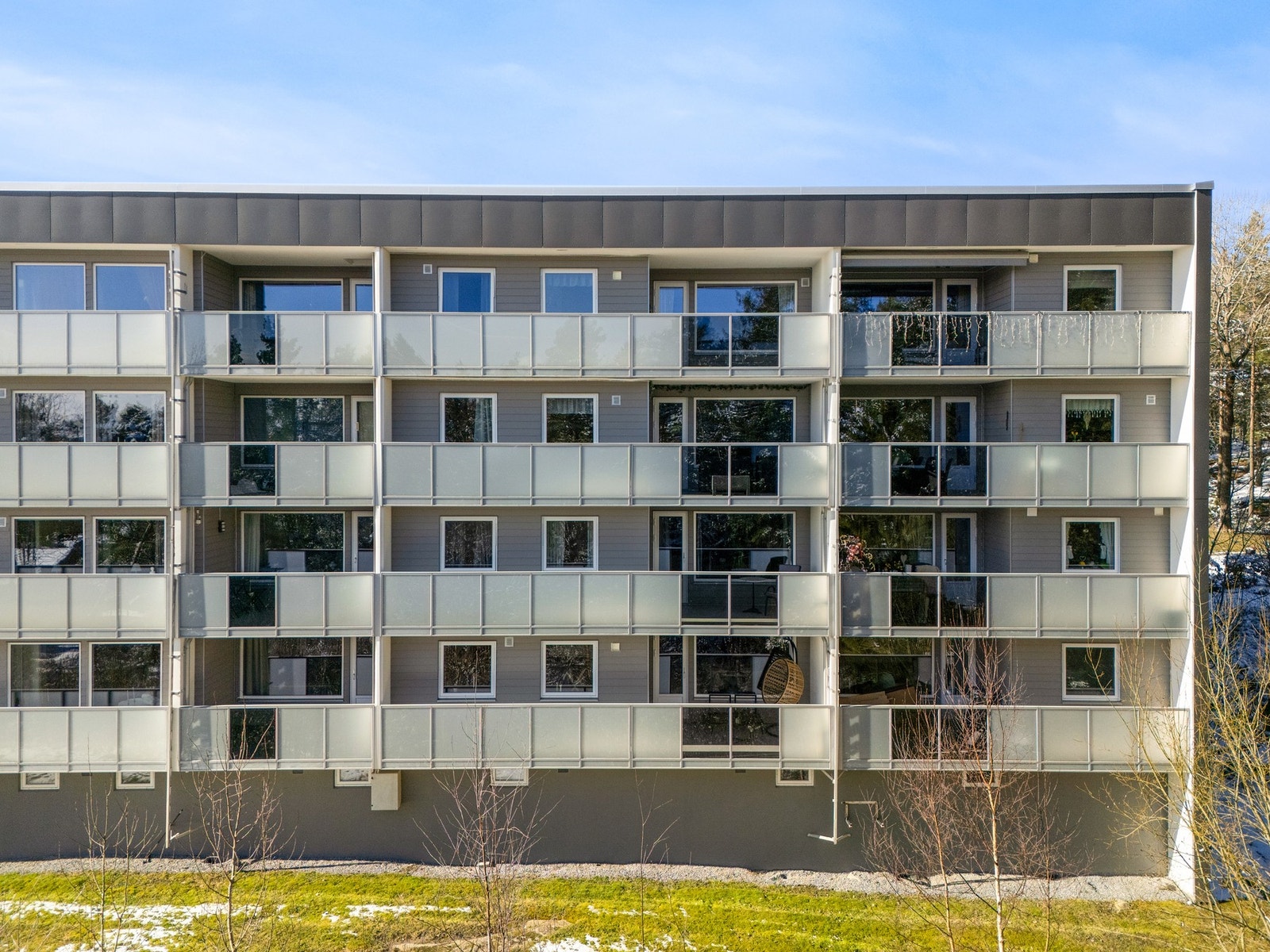 Bygningen/leiligheten har PVC-vinduer med 3-lags glass fra 2020. Galleribilde