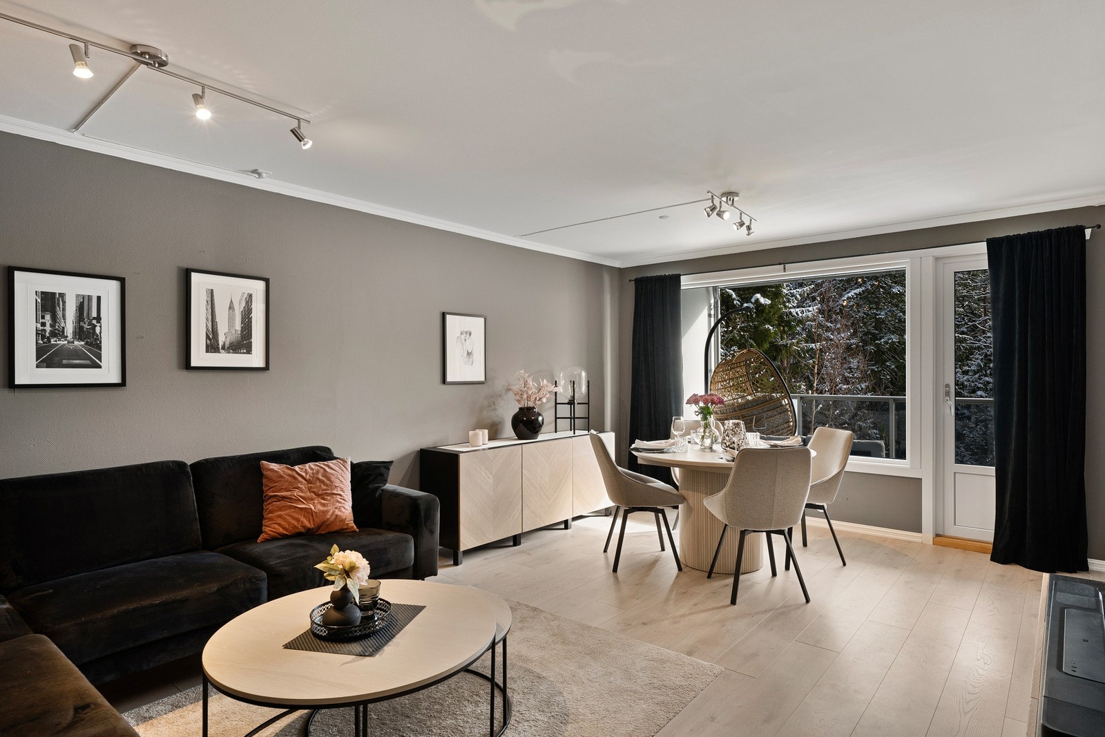 Leiligheten ligger i underetasje og inneholder gang, bad/vaskerom, soverom, stue spisestue og kjøkken. Galleribilde