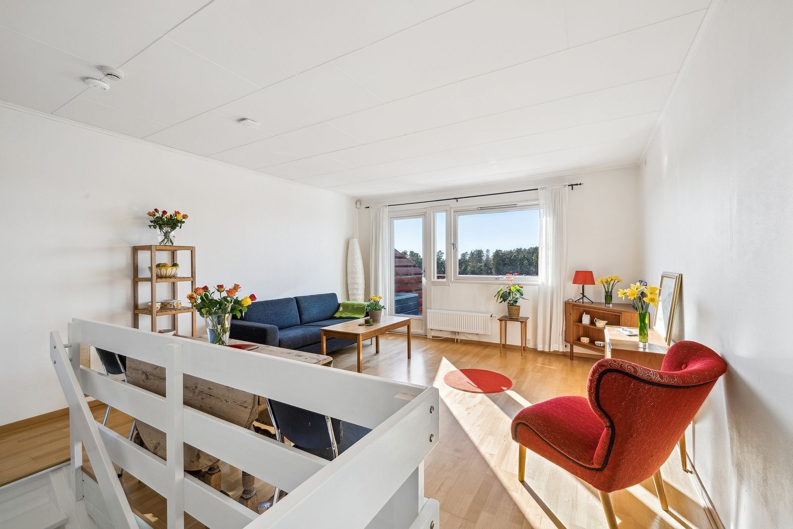 God planløsning som gjør det enkelt å innrede med sofa, TV krok og et spisebord. Galleribilde