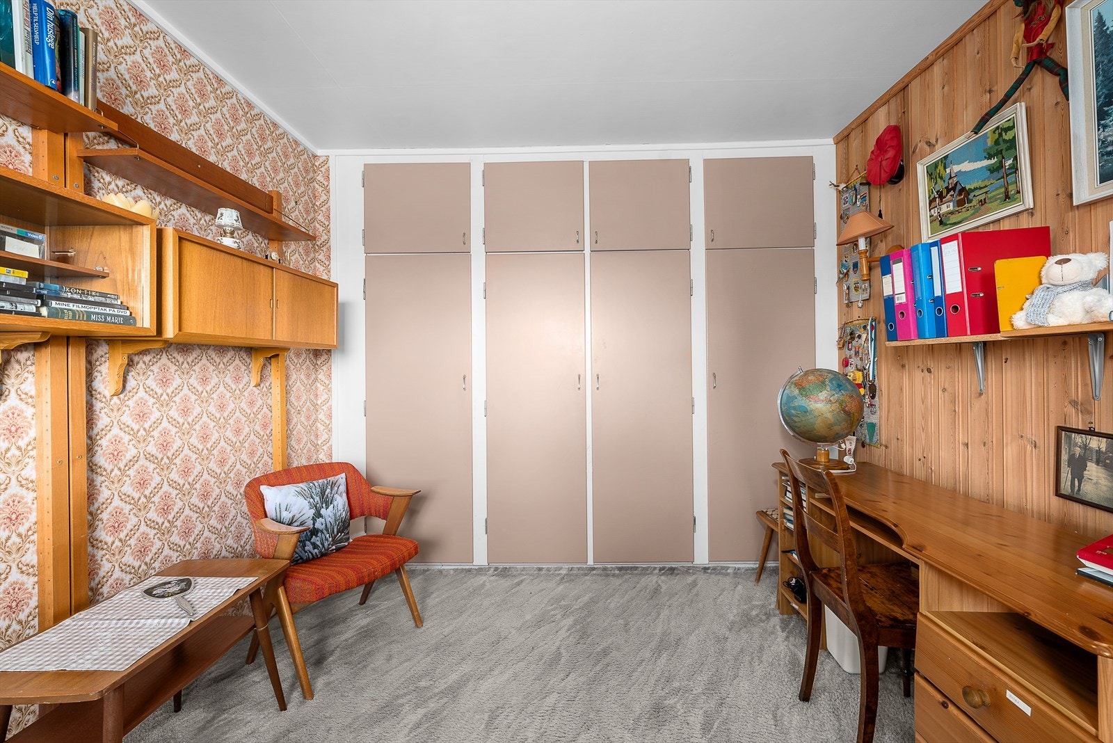 Plassbygde skap i det andre. Galleribilde