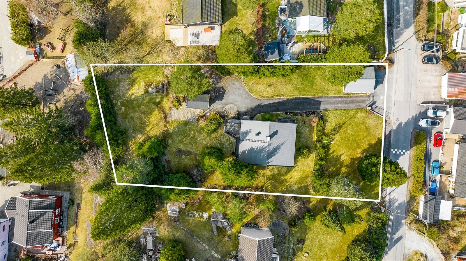 Oppussingsobjekt med eiendom på totalt 2140 m² og utsikt! Antatt utviklings potensiale. Galleribilde