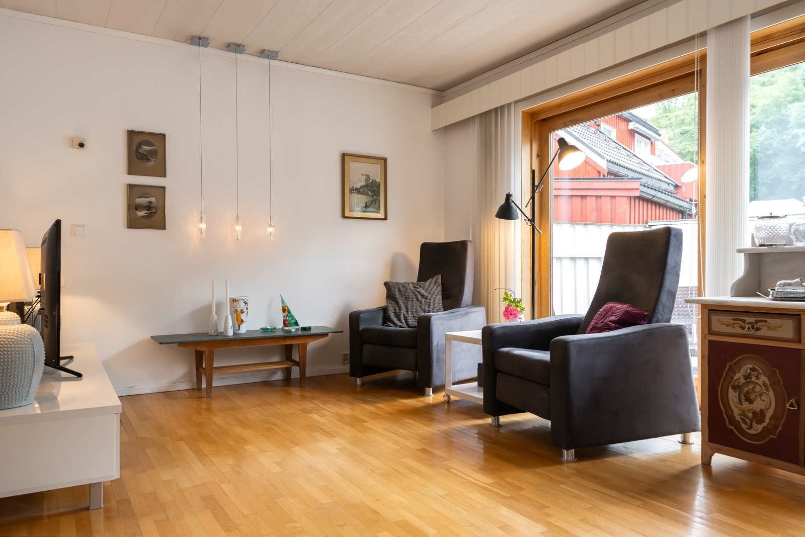 Mange vinduer gir mye naturlig lys. Galleribilde