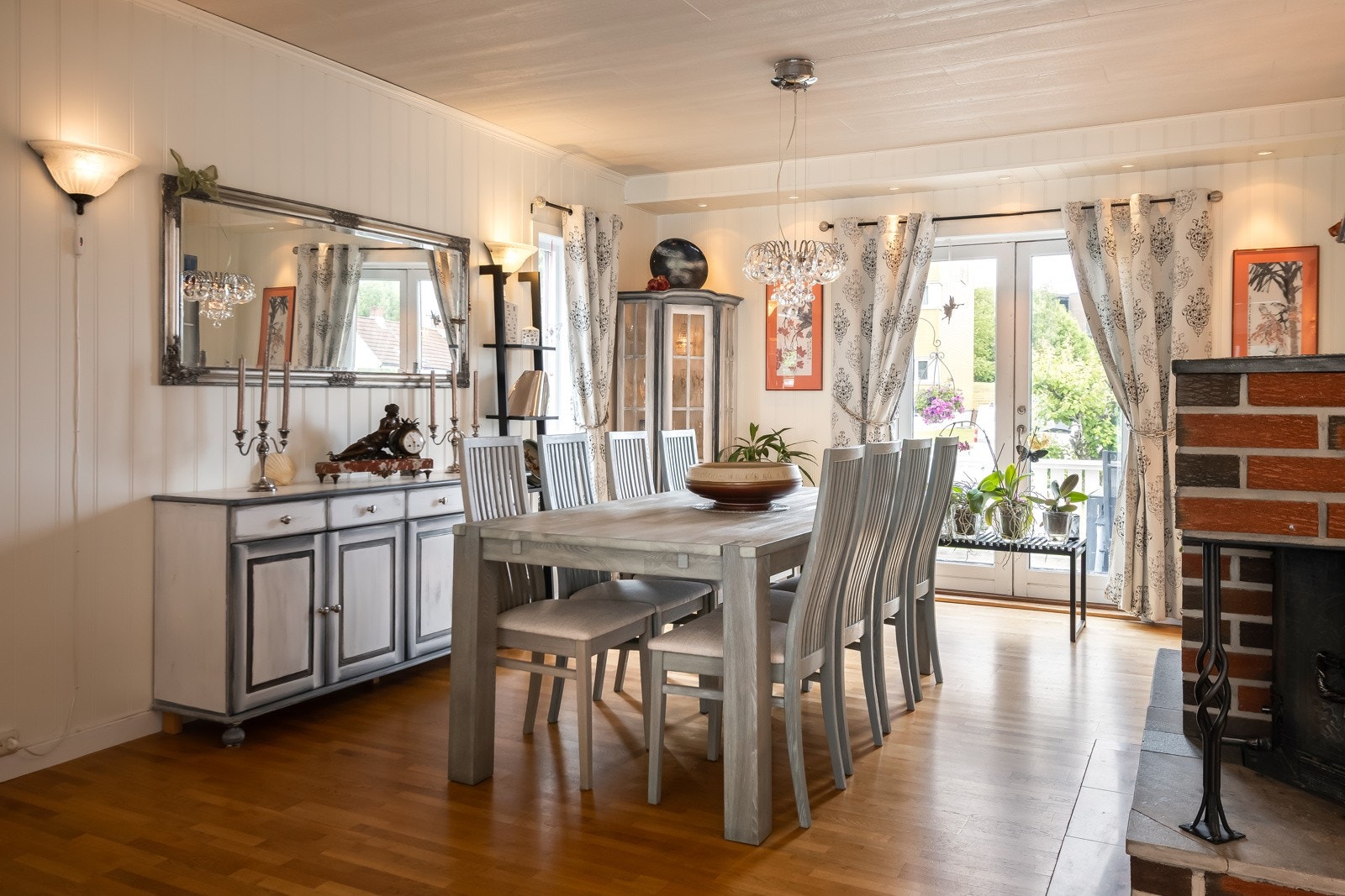 God plass til spisebord. Galleribilde