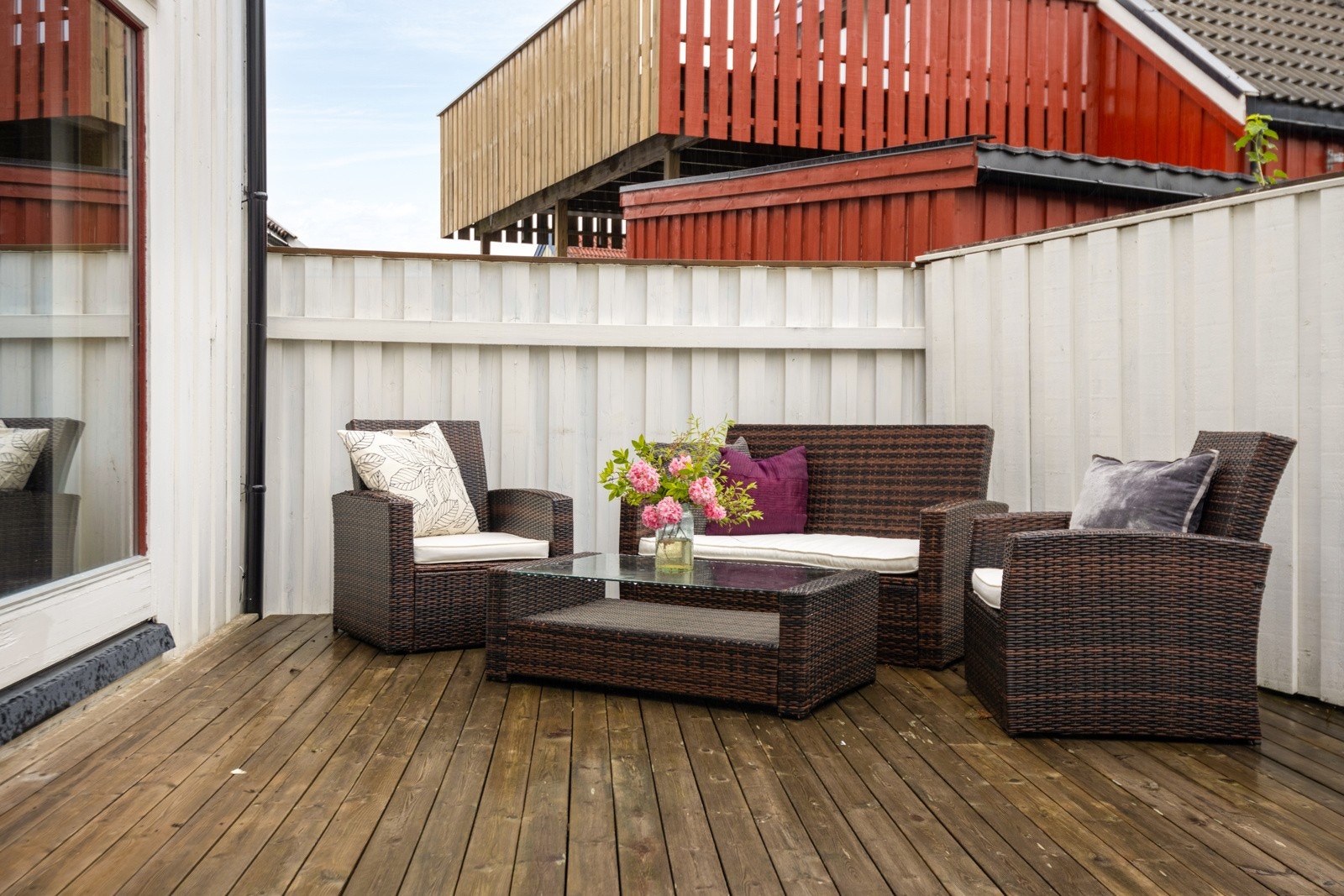God plass til utemøbler. Galleribilde