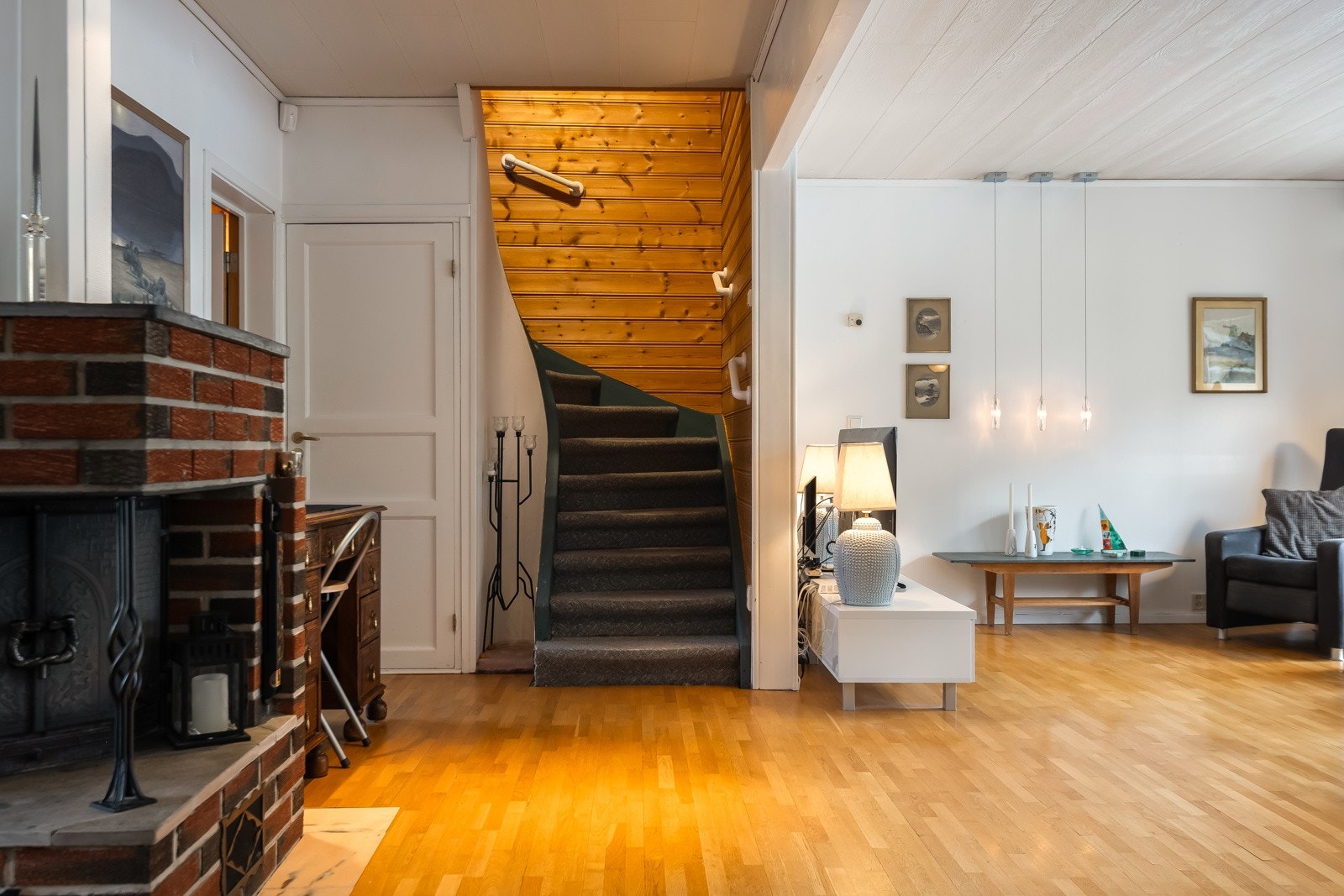 Årlig strømforbruk er av selger oppgitt til å være på ca. 7000 kWh. Galleribilde