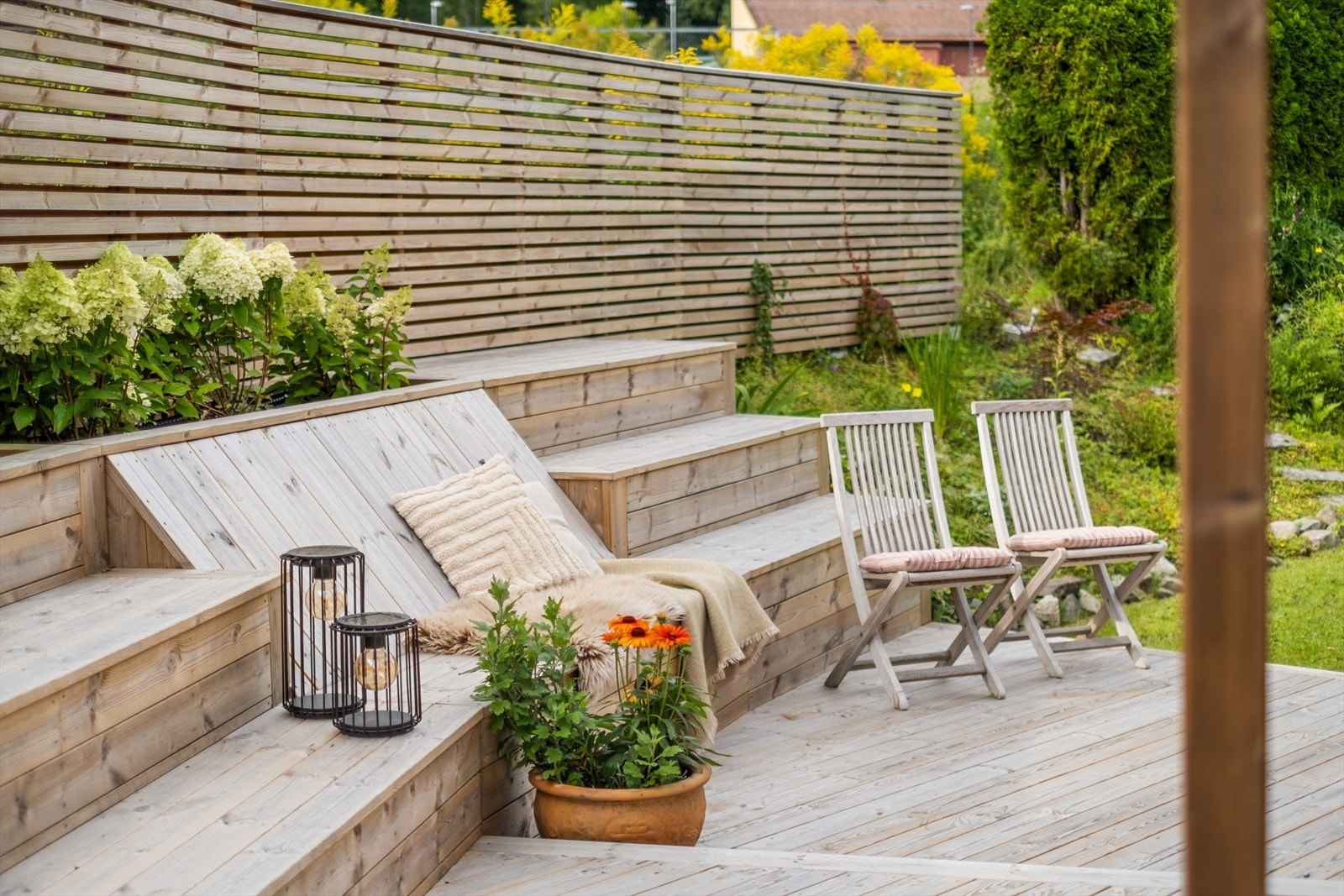 Her kan kaffekoppen nytes i takt med den nydelig morgensolen og den herlige kveldssolen nytes til det fulle! Galleribilde