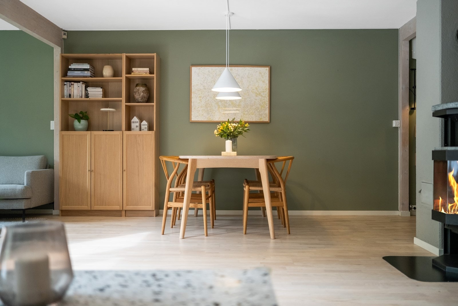 Til gjester eller spesielle anledninger er spisestuen et naturlig valg. Galleribilde