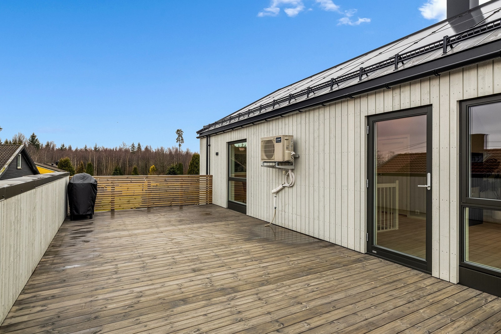 Fra stuen har du 40 kvm med balkong. Sørvendt. Galleribilde