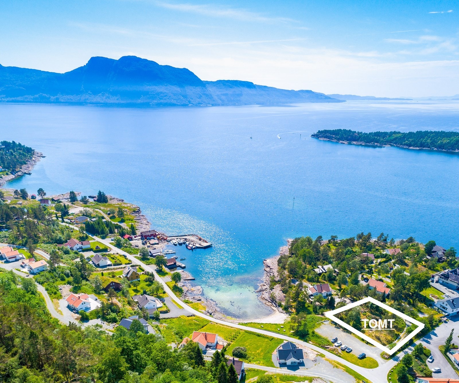 Tomten har gode solforhold og ligger i rolige omgivelser, perfekt for rekreasjon og avslapning. Galleribilde