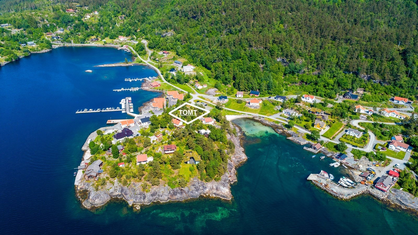 Jelsa er en liten, sjarmerende bygd med maritimt preg, og området har gode muligheter for friluftsliv, båtliv og fiske. Galleribilde