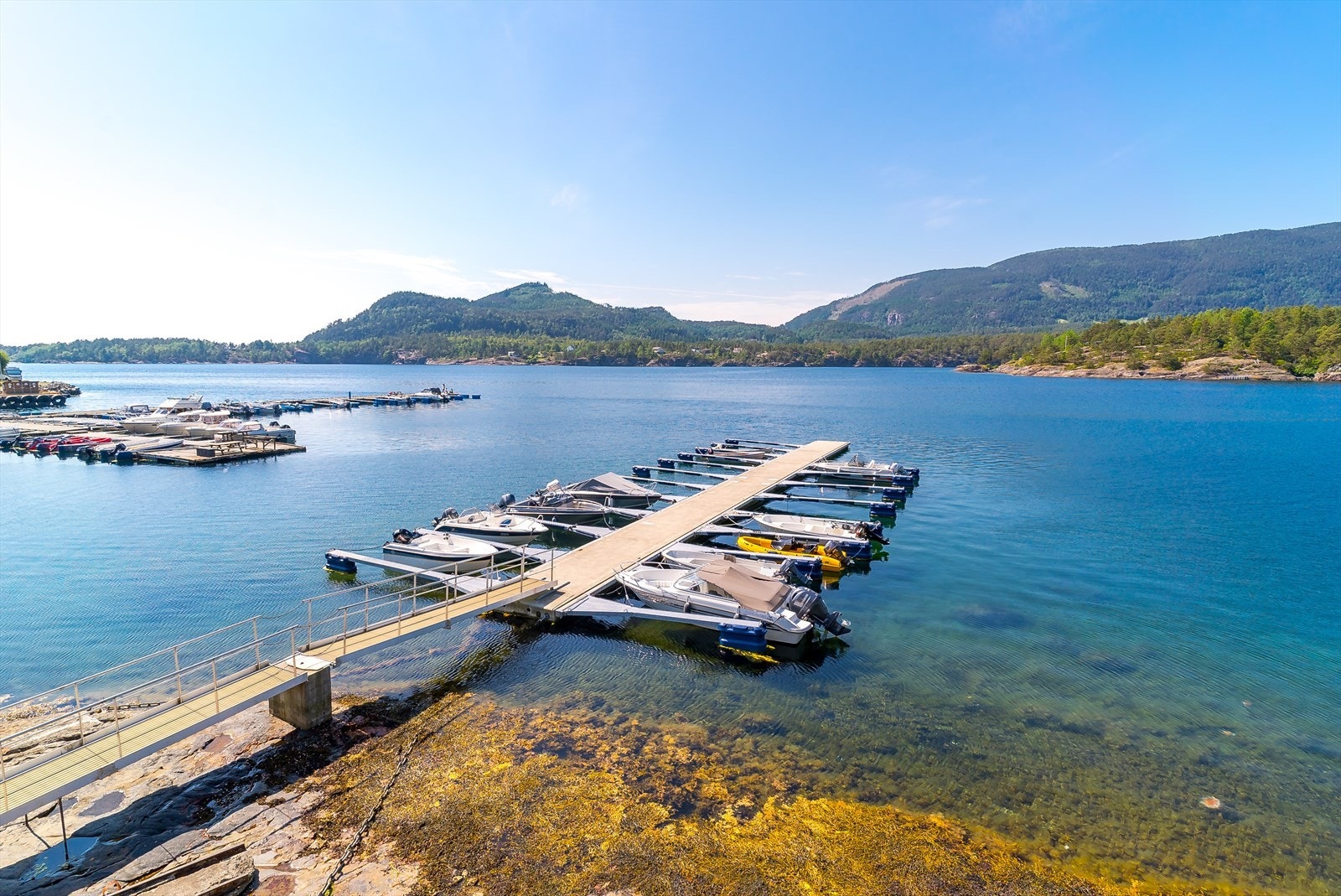 Området er perfekt for deg som ønsker en fritidsbolig eller en landlig bolig med tilgang til fjord, turstier og naturskjønne omgivelser. Galleribilde