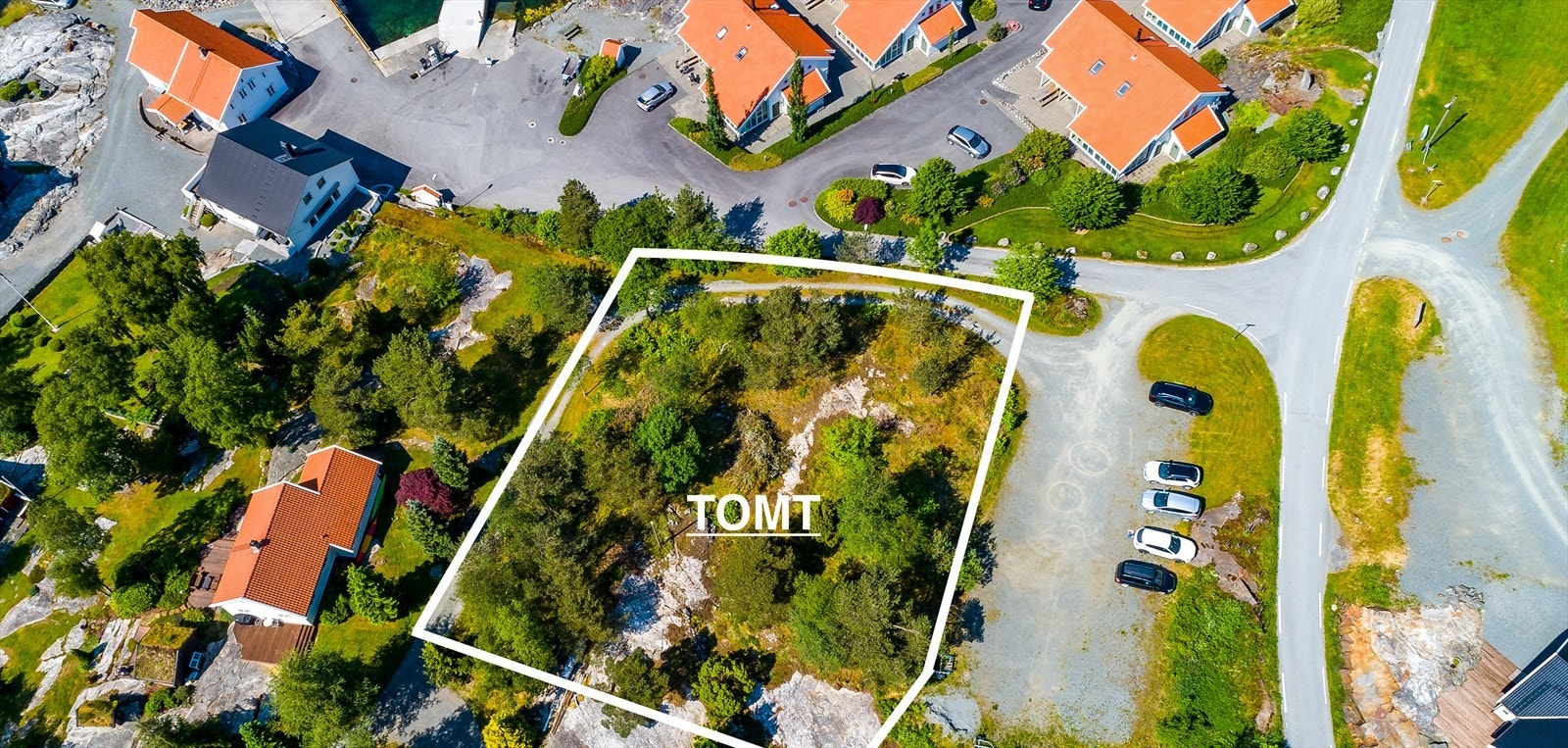 Foreneset er et veletablert hytteområde med et trivelig miljø og et yrende båtliv om sommeren. Galleribilde