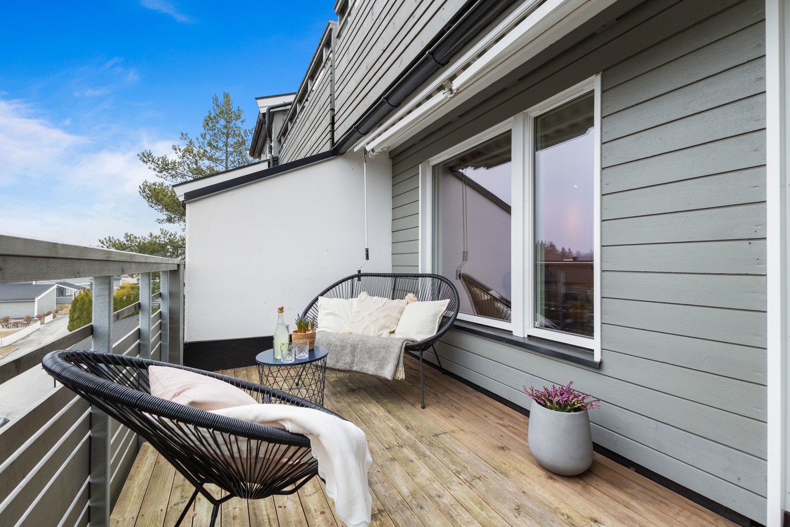 Nyt solen fra vestevendt rettning. Galleribilde