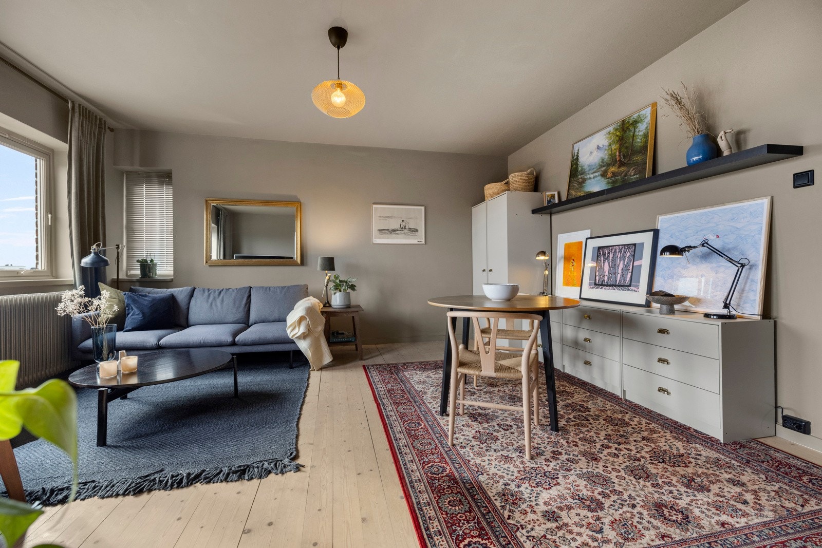 - Leiligheten ligger i 5. etg. med en sentral beliggenhet på Rosenhoff - Galleribilde